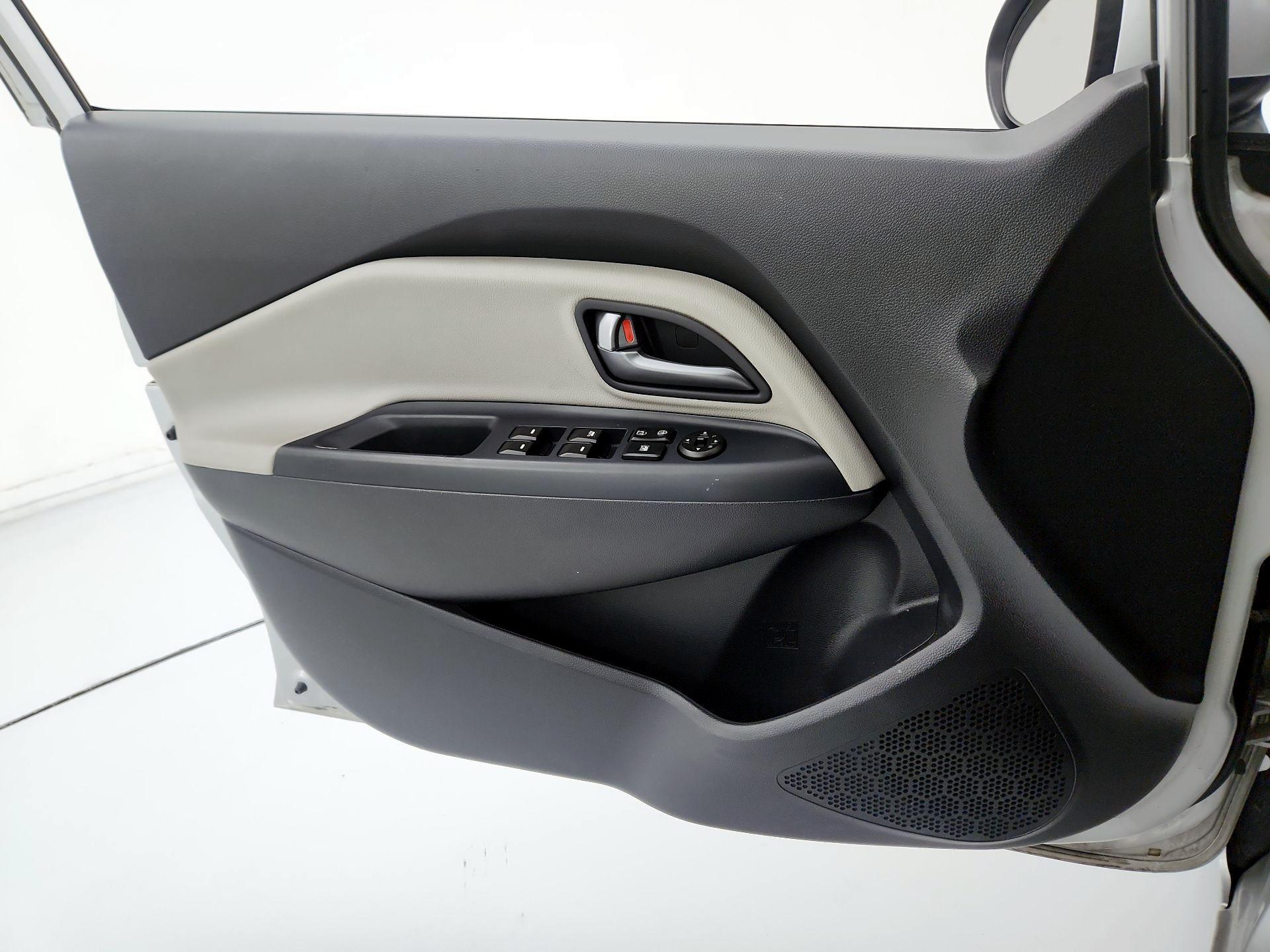 Thumbnail: 2017 Kia Rio - 12