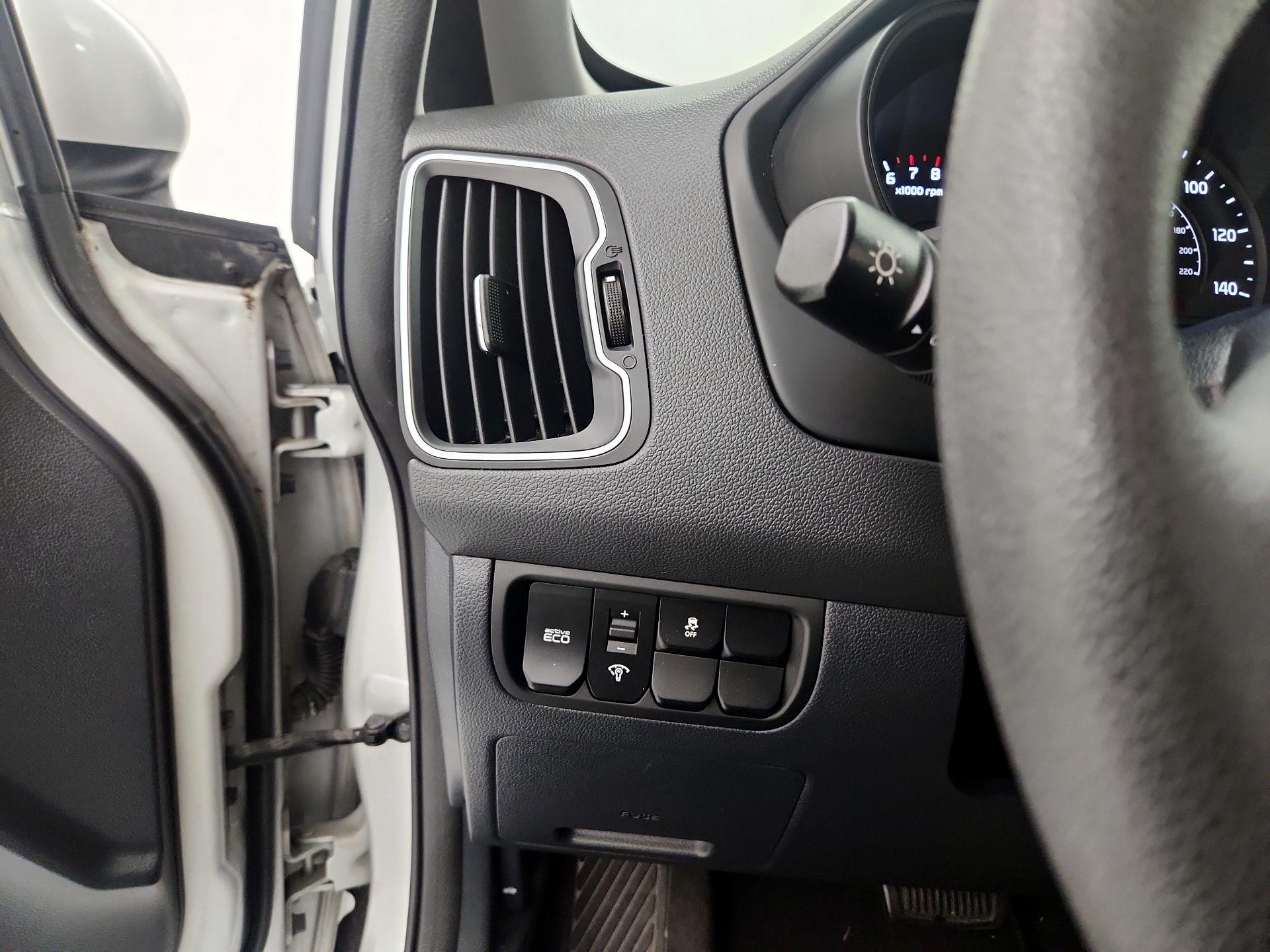 Thumbnail: 2017 Kia Rio - 13