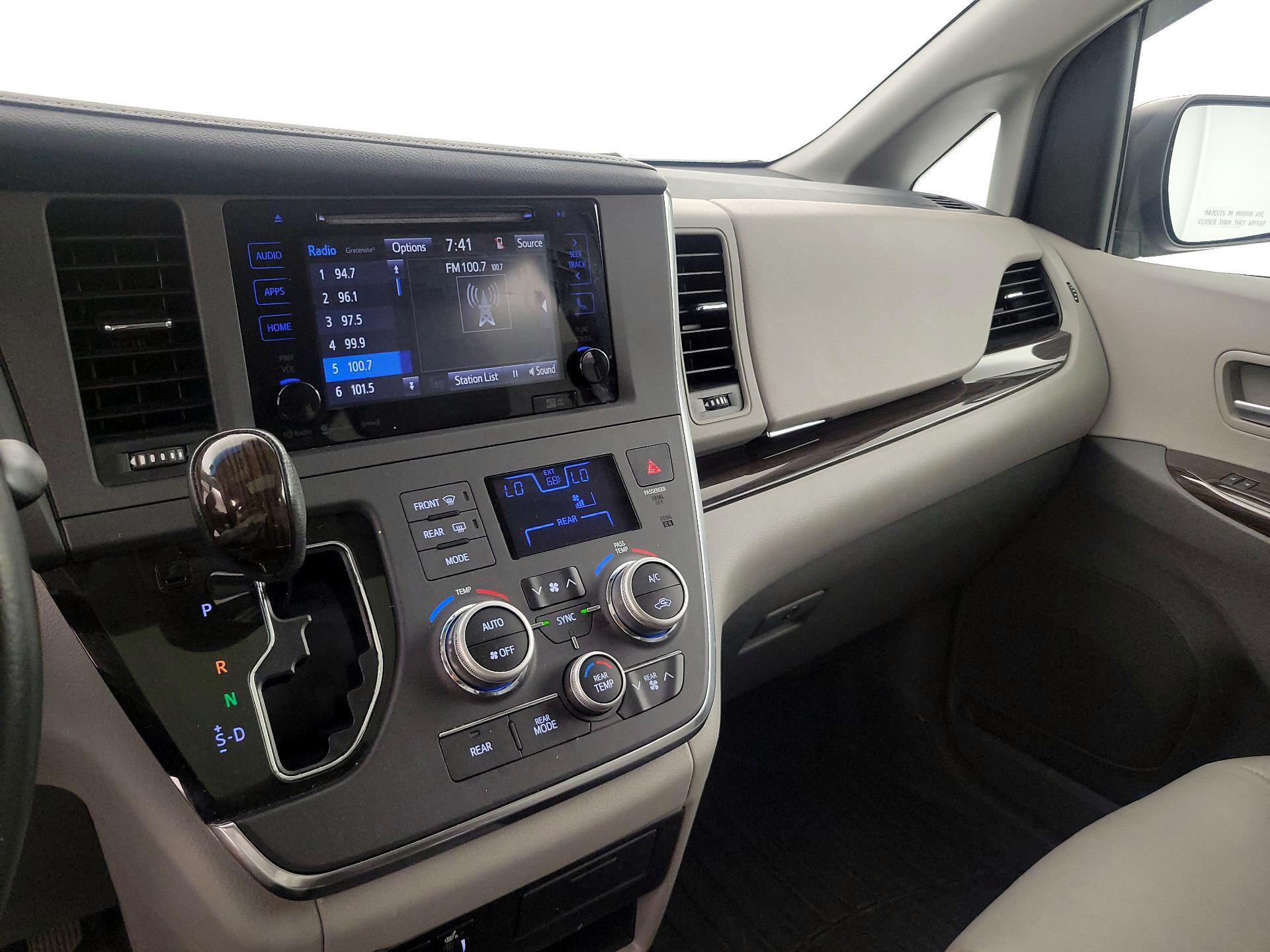 Thumbnail: 2017 Toyota Sienna - 16