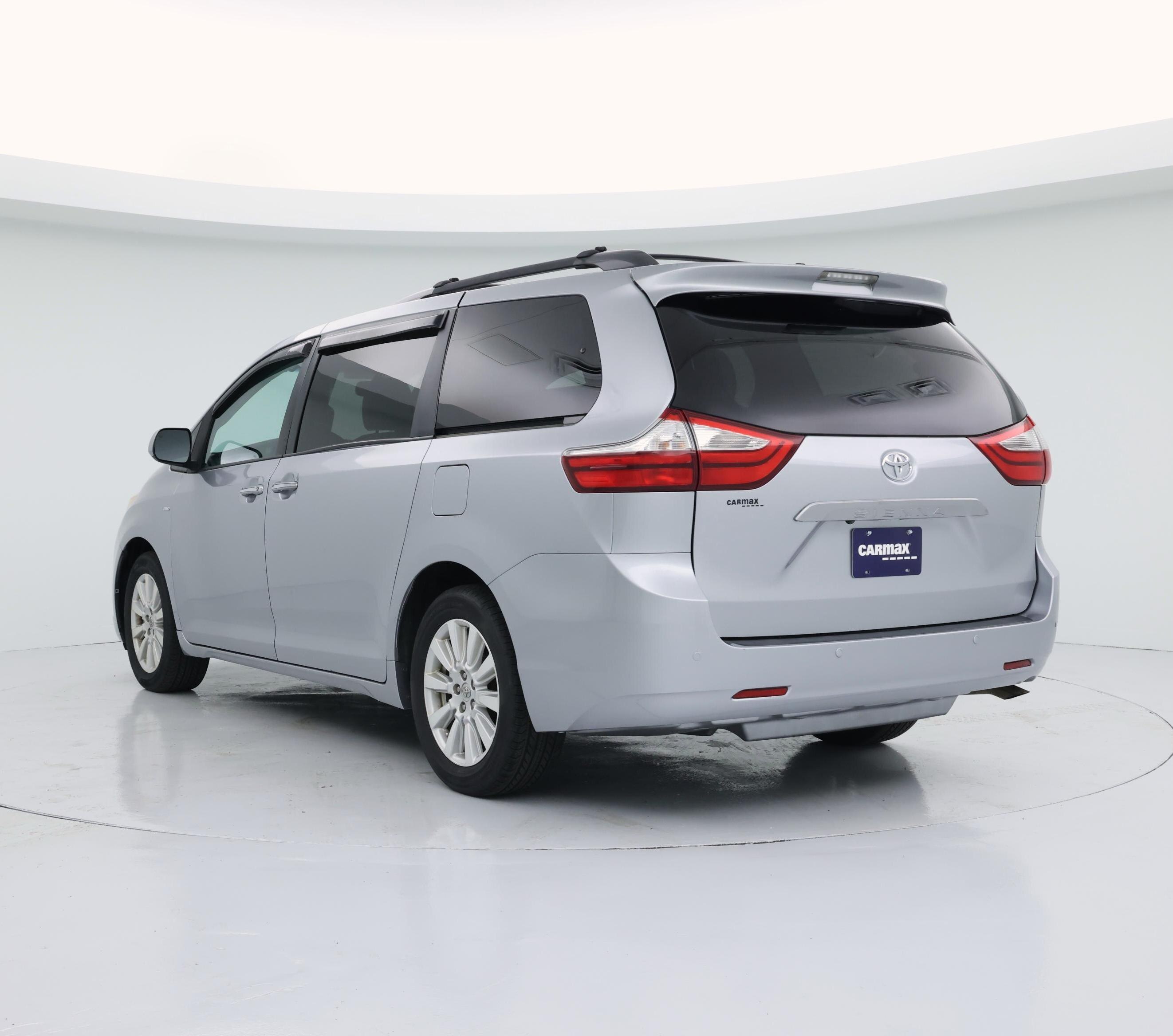 Thumbnail: 2017 Toyota Sienna - 2
