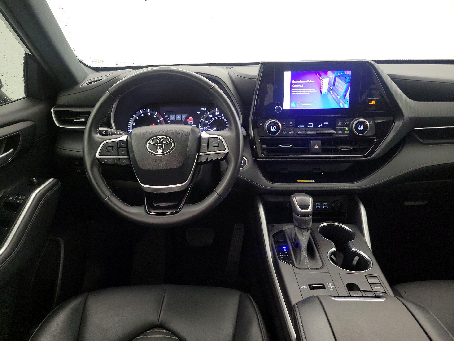 Thumbnail: 2023 Toyota Highlander - 10