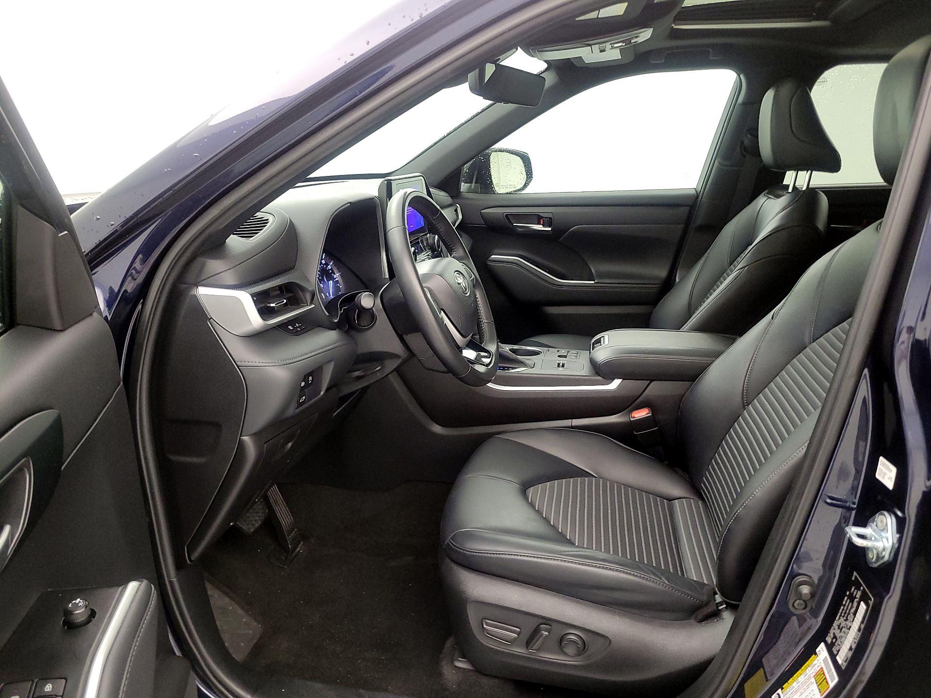 Thumbnail: 2023 Toyota Highlander - 11