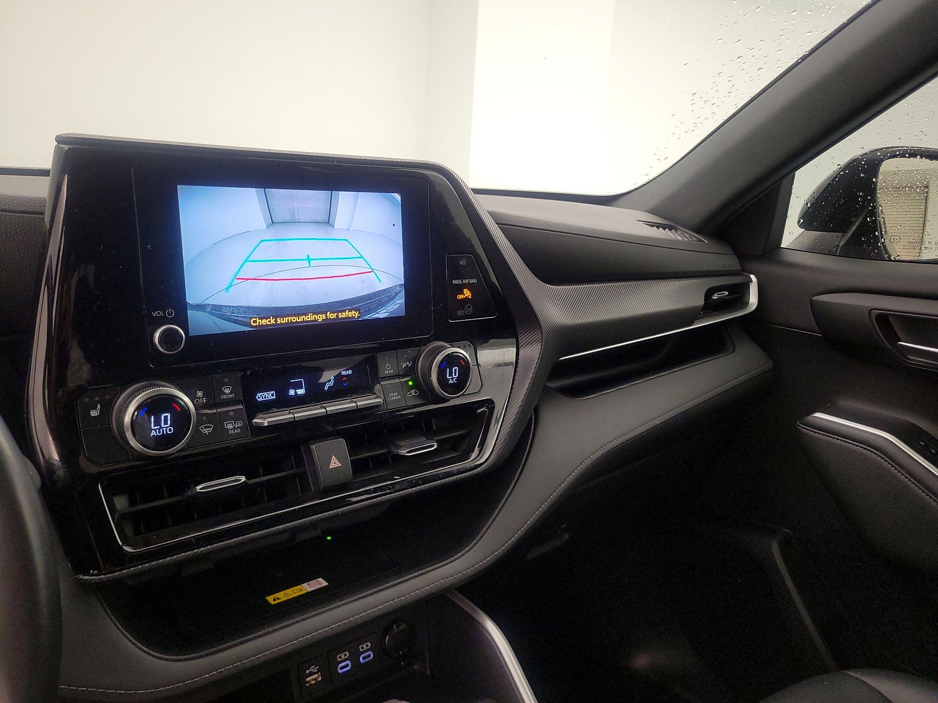 Thumbnail: 2023 Toyota Highlander - 14