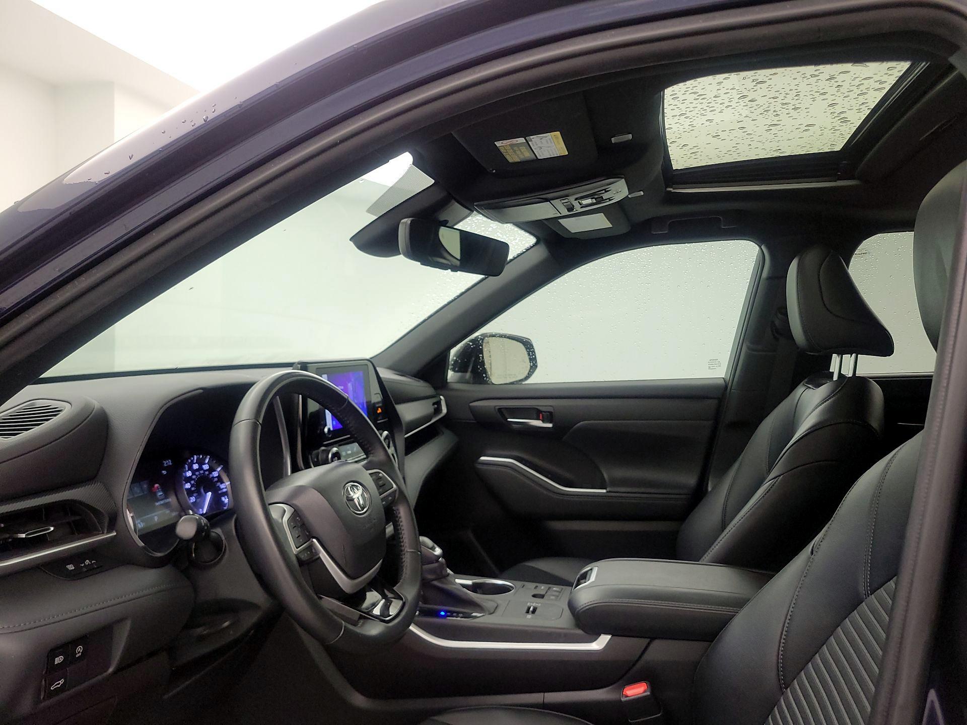 Thumbnail: 2023 Toyota Highlander - 19