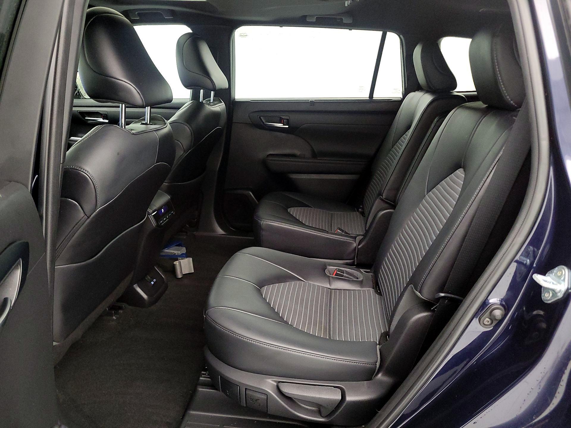 Thumbnail: 2023 Toyota Highlander - 20