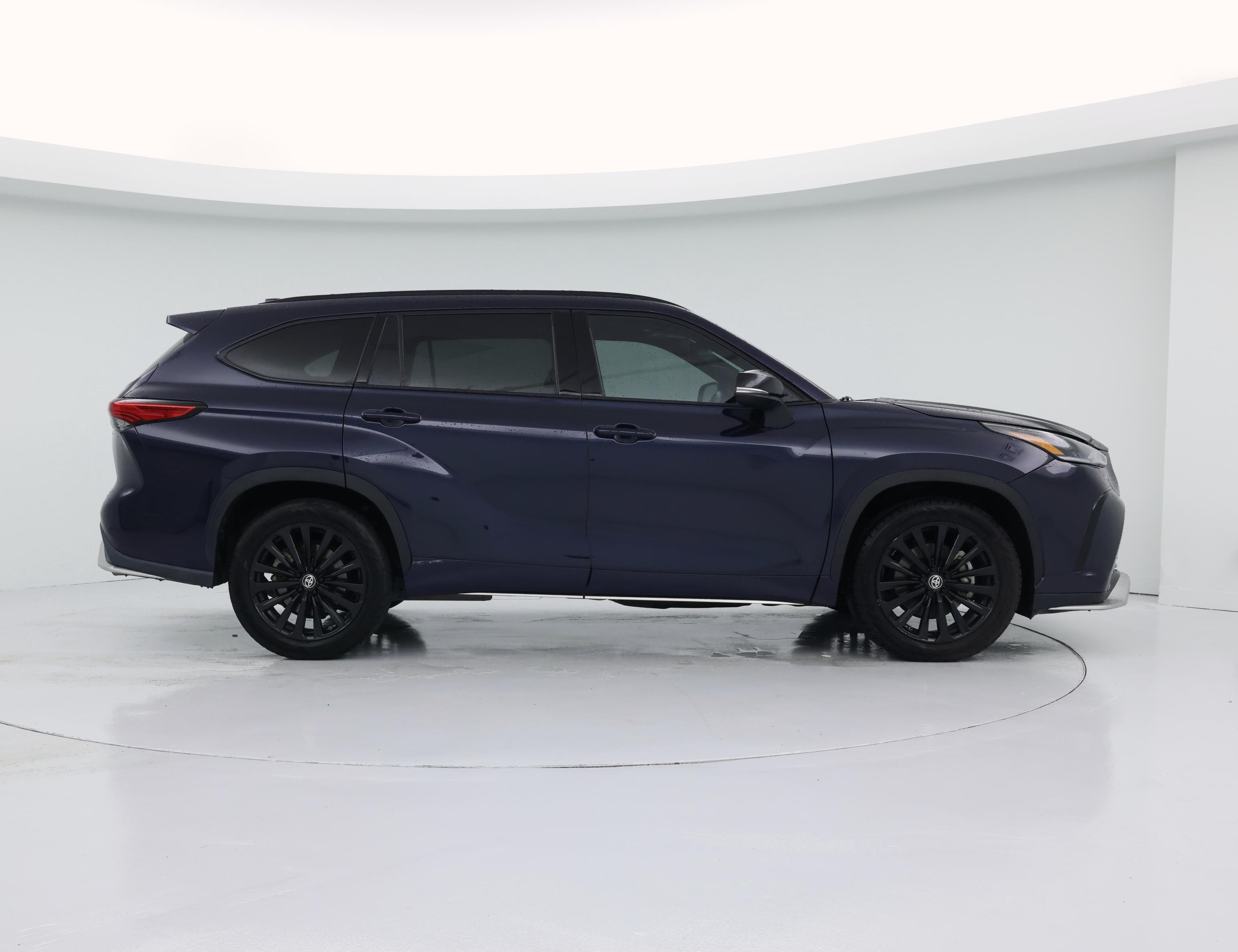 Thumbnail: 2023 Toyota Highlander - 7