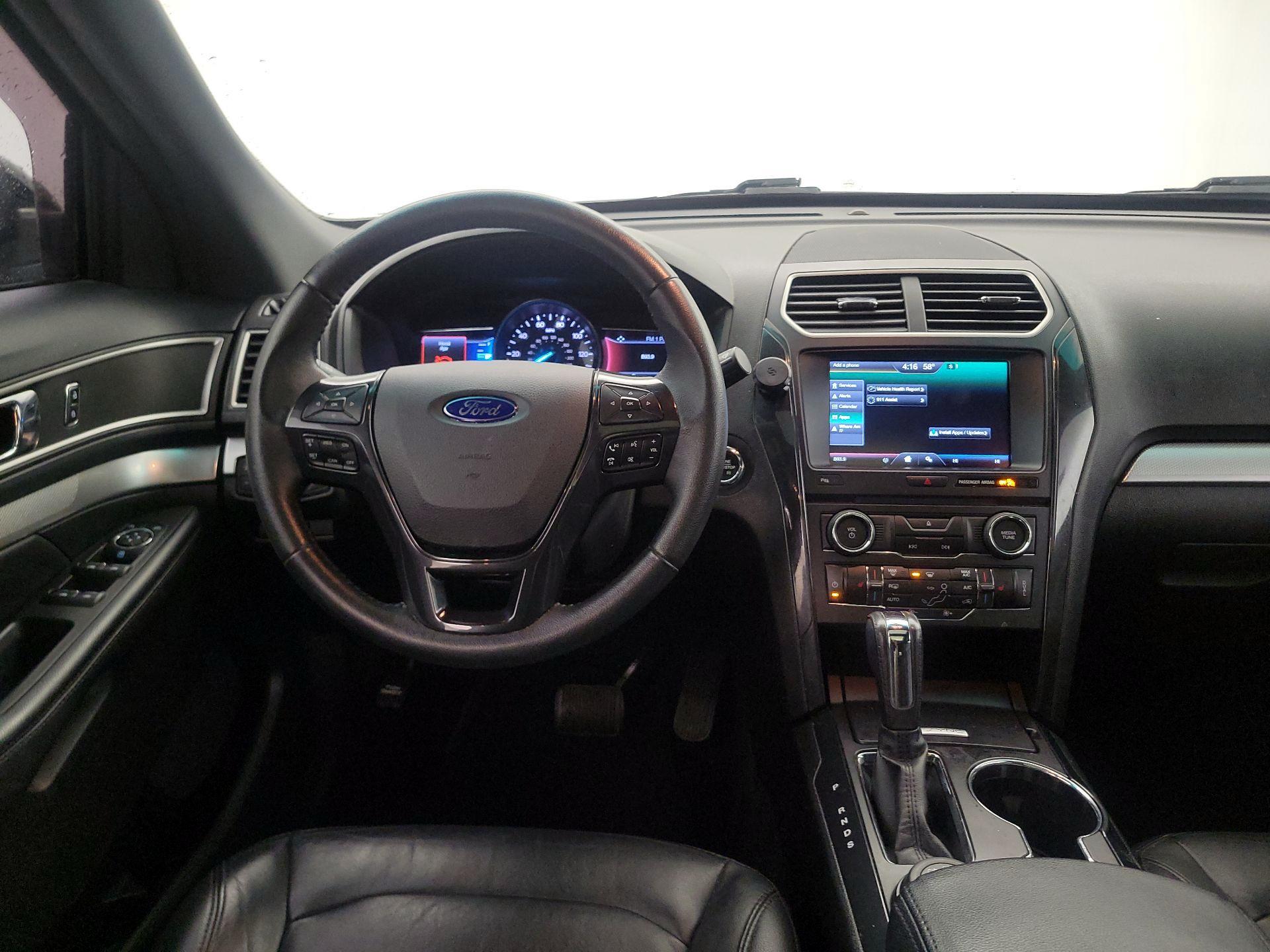 Thumbnail: 2016 Ford Explorer - 10