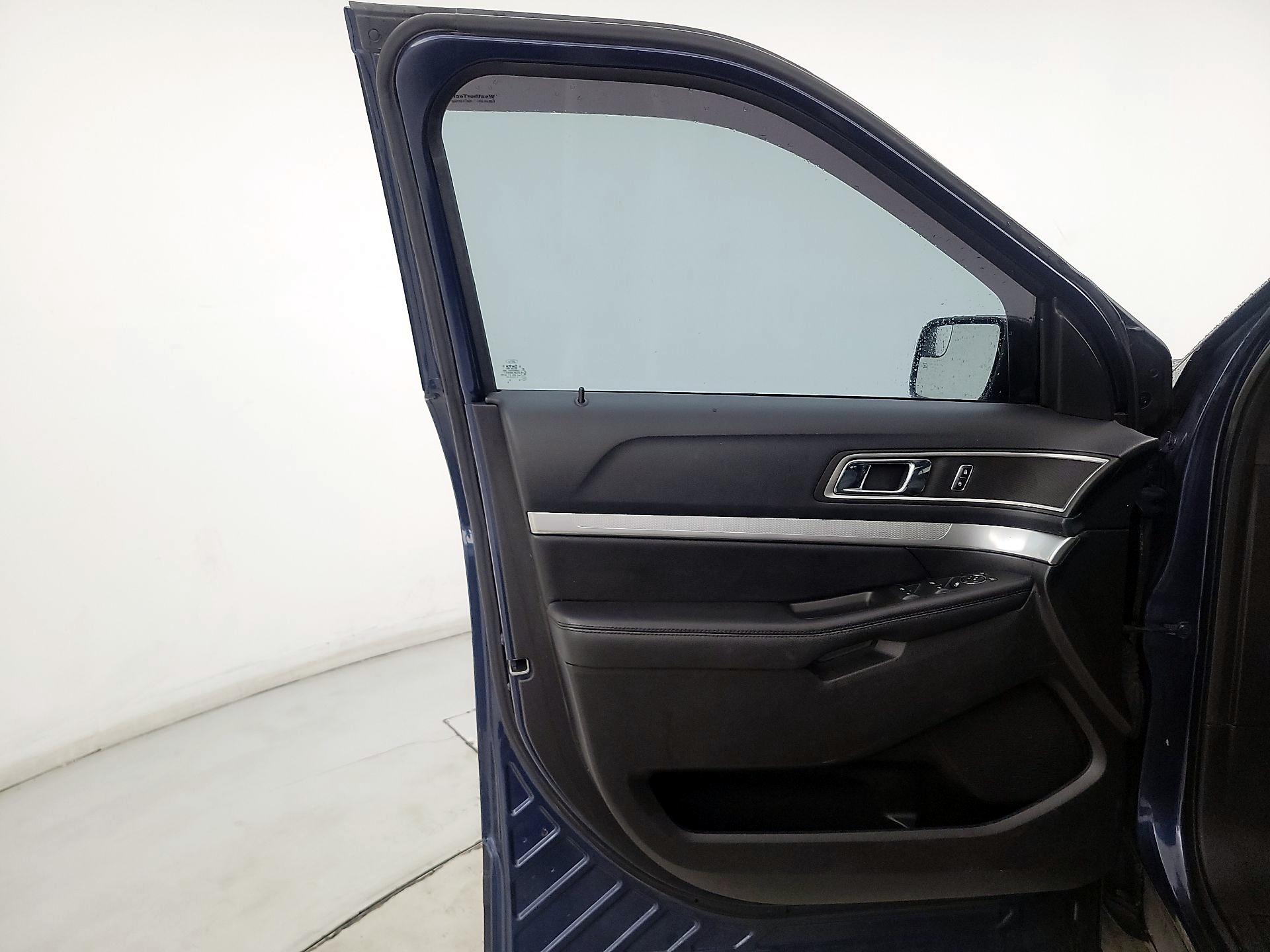 Thumbnail: 2016 Ford Explorer - 12