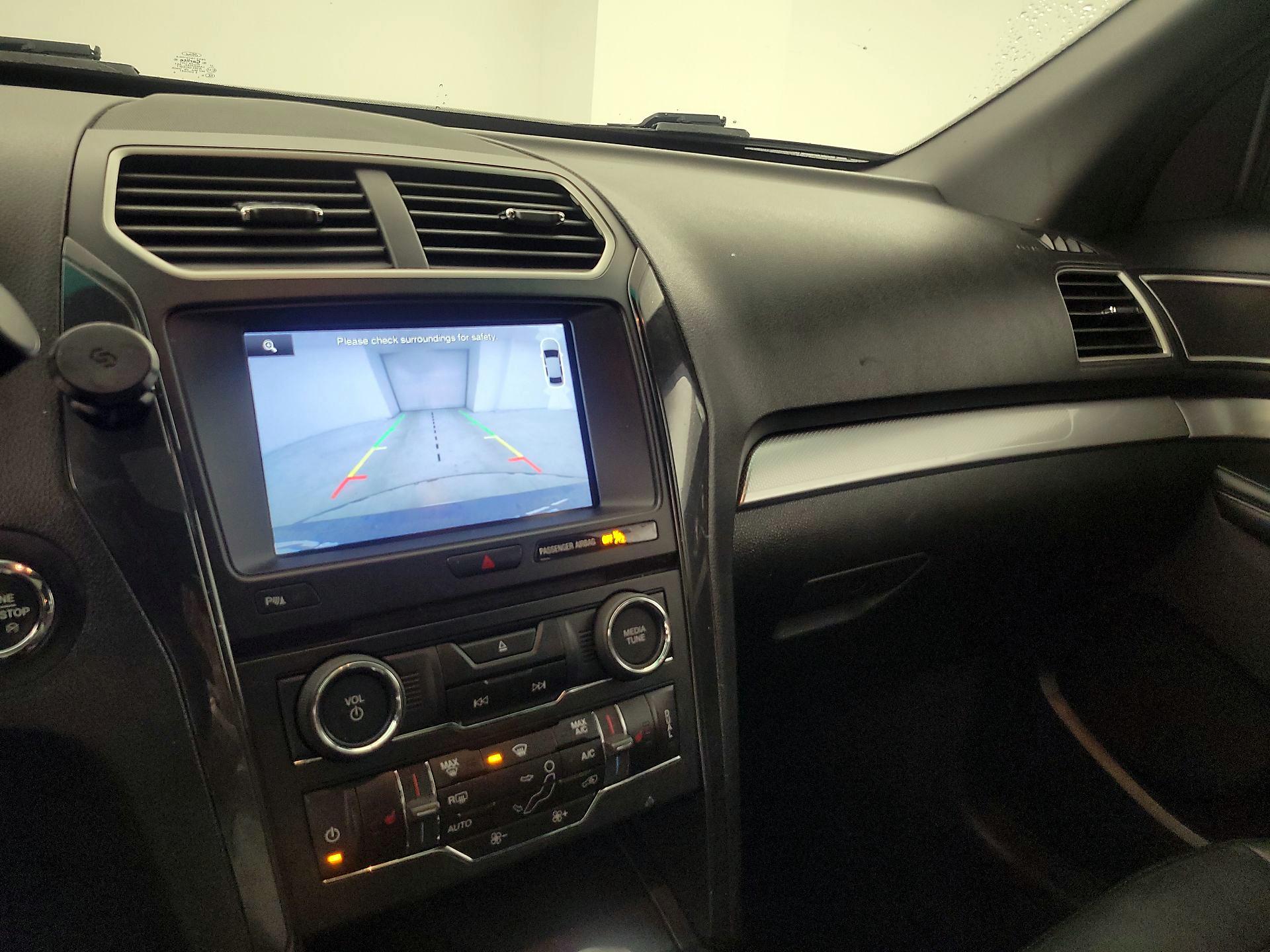 Thumbnail: 2016 Ford Explorer - 14