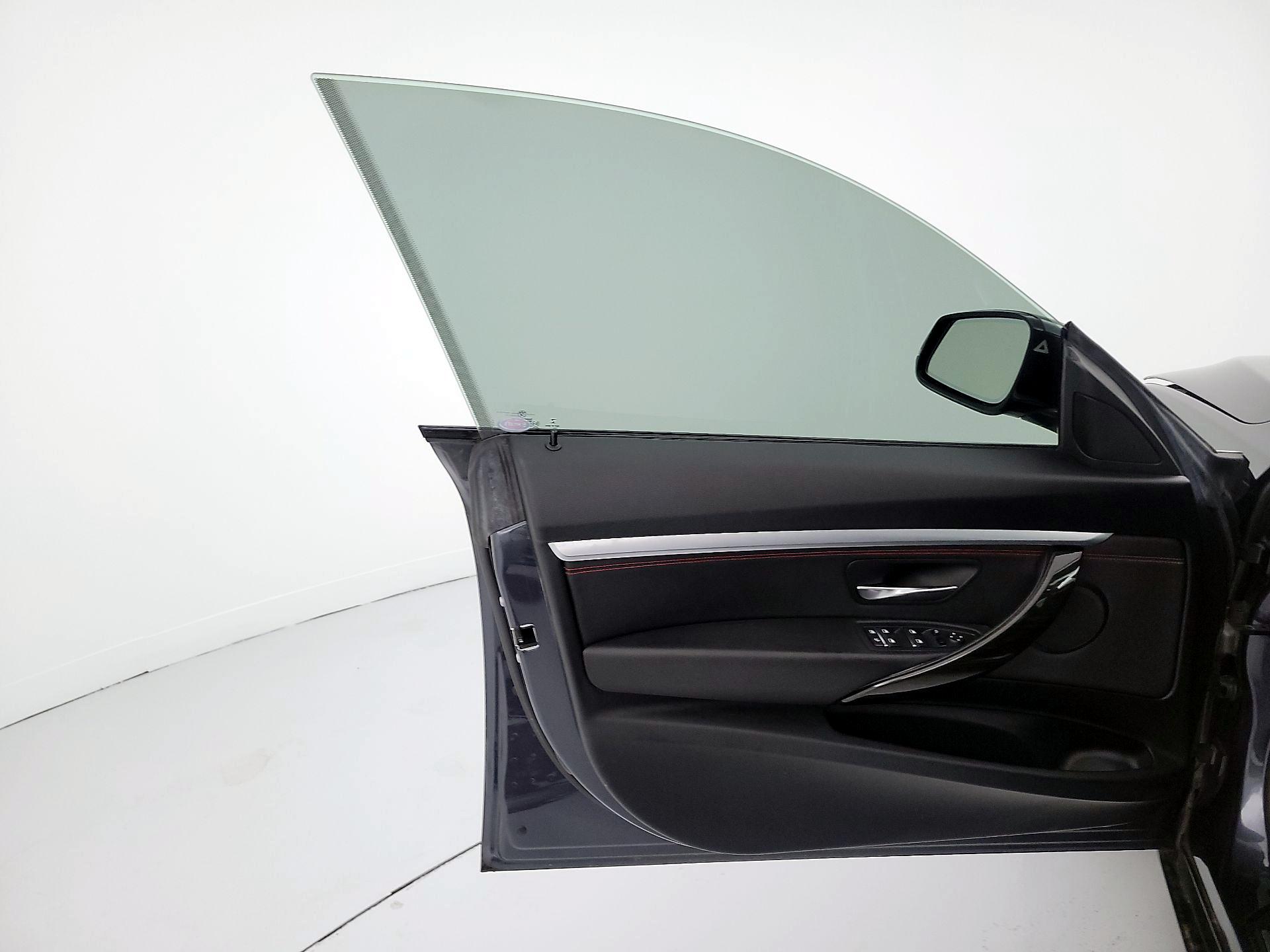 Thumbnail: 2018 BMW 3 Series - 12