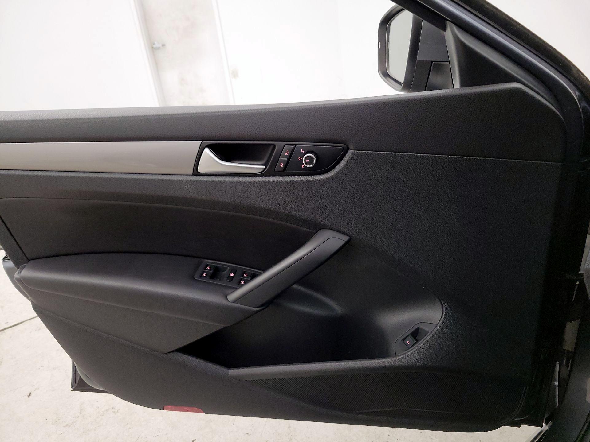 Thumbnail: 2015 Volkswagen Passat - 12