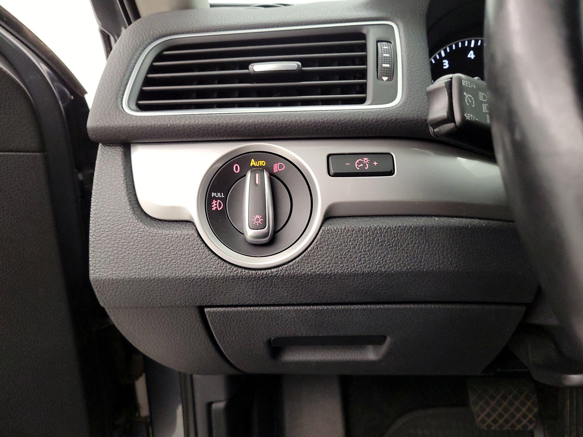 Thumbnail: 2015 Volkswagen Passat - 13