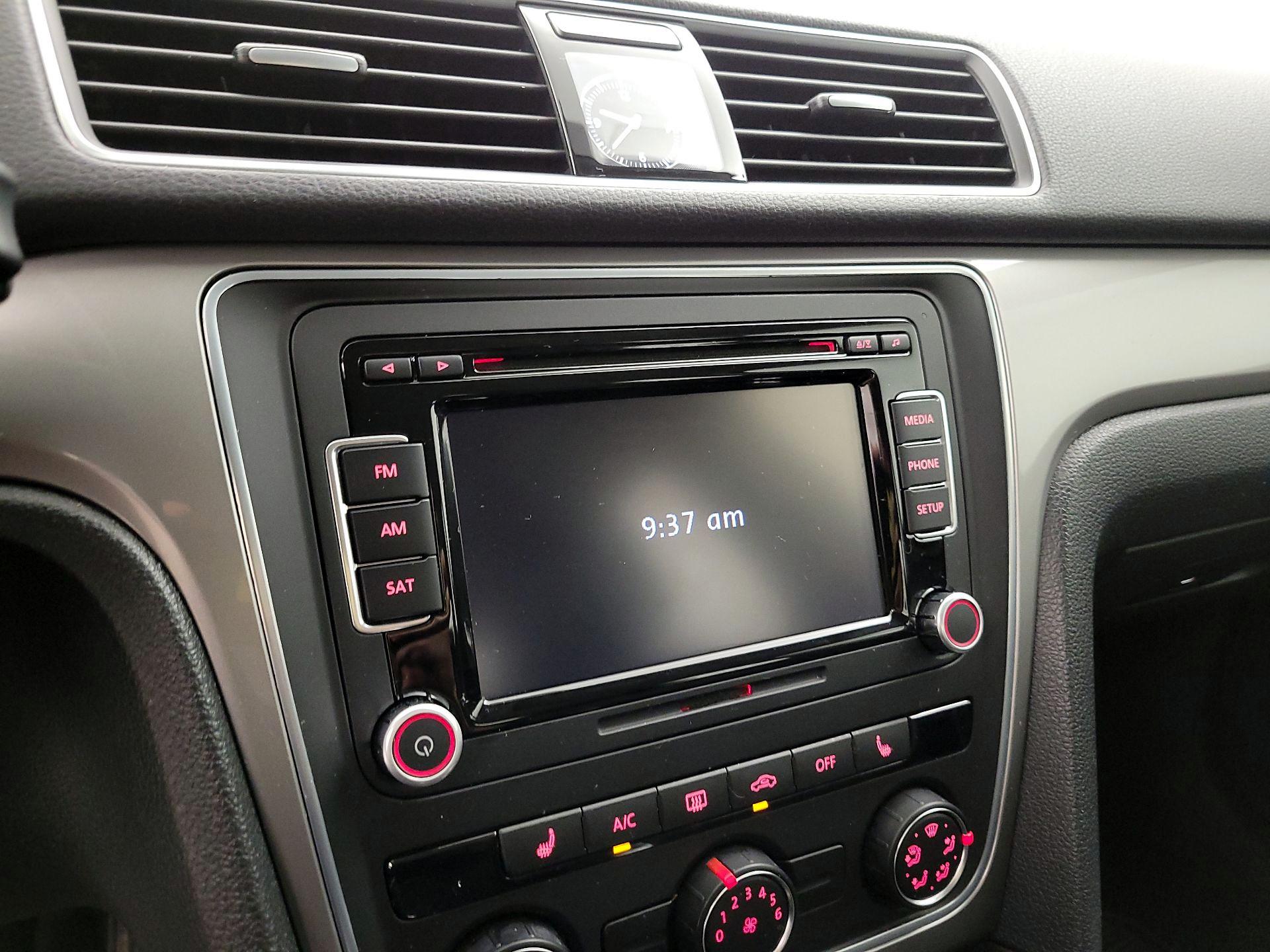 Thumbnail: 2015 Volkswagen Passat - 15