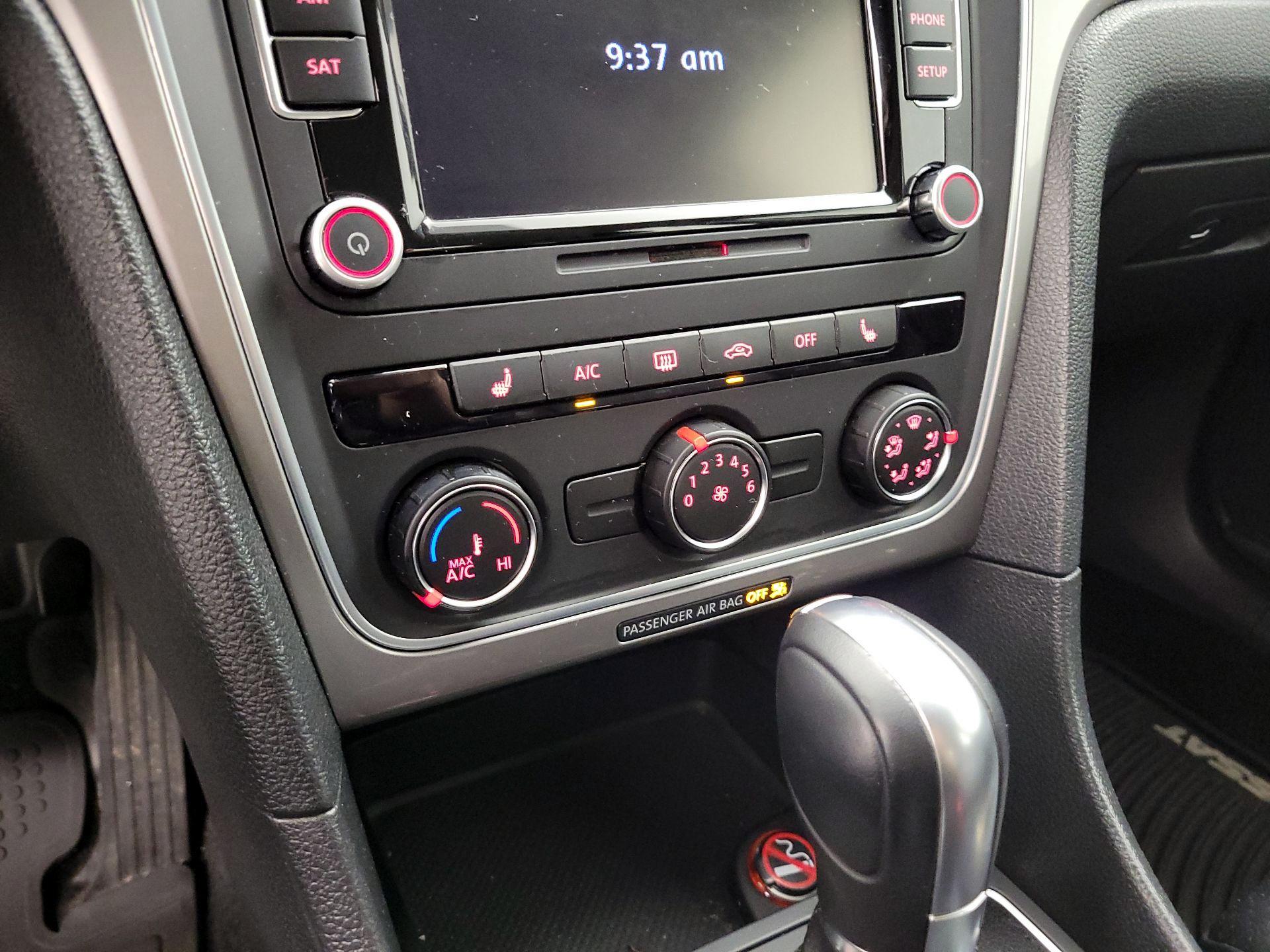 Thumbnail: 2015 Volkswagen Passat - 16