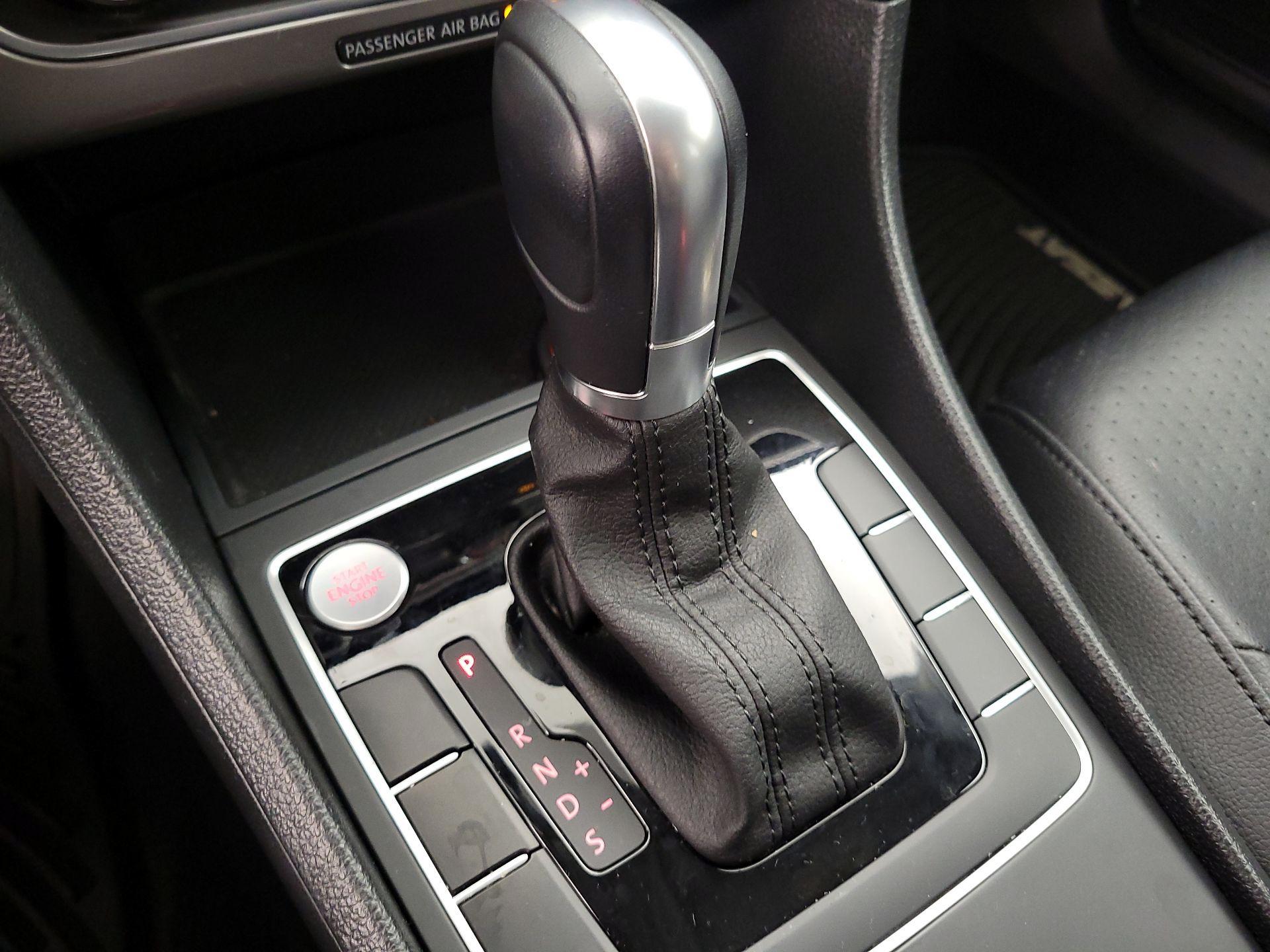 Thumbnail: 2015 Volkswagen Passat - 17