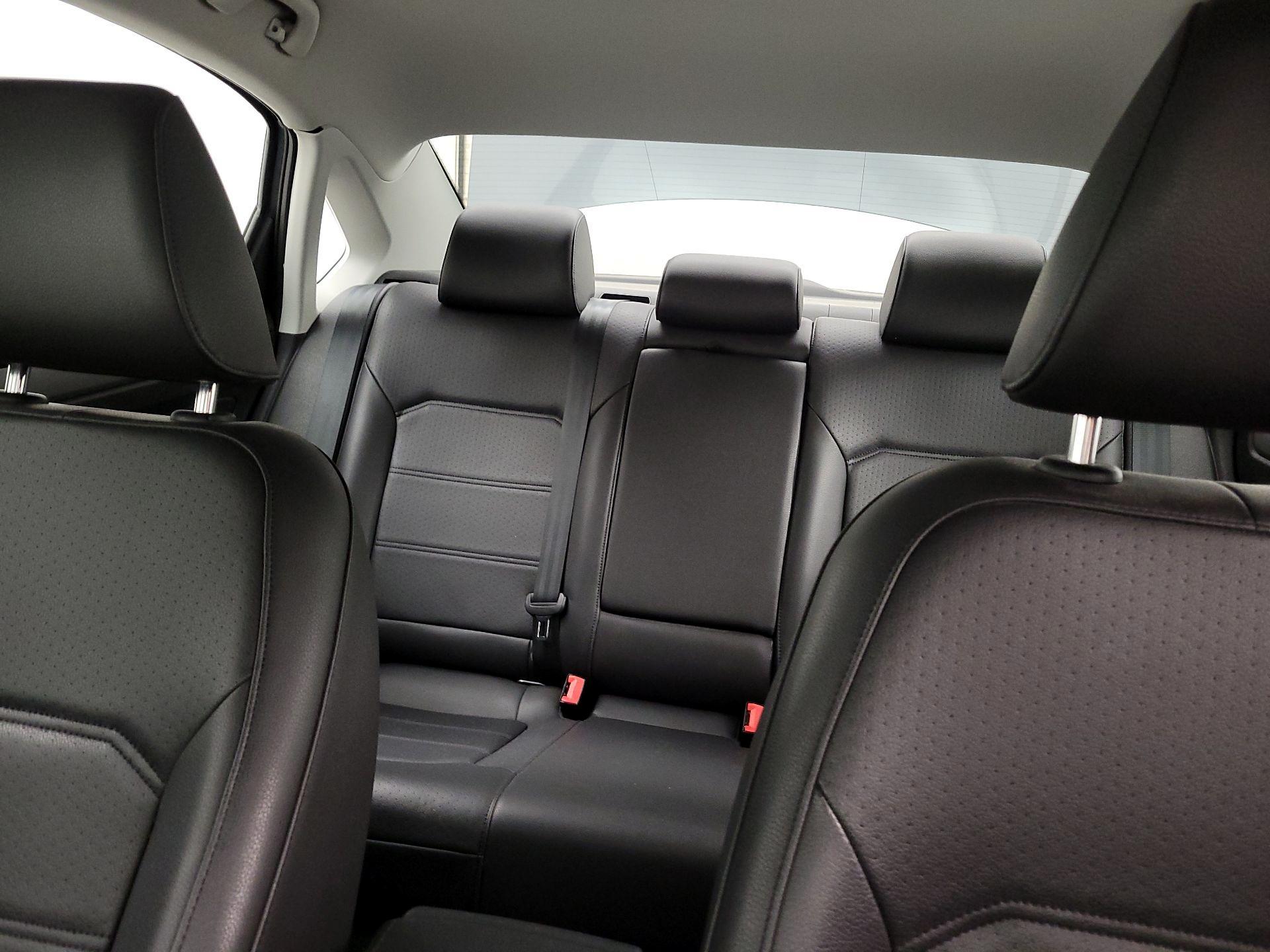 Thumbnail: 2015 Volkswagen Passat - 18