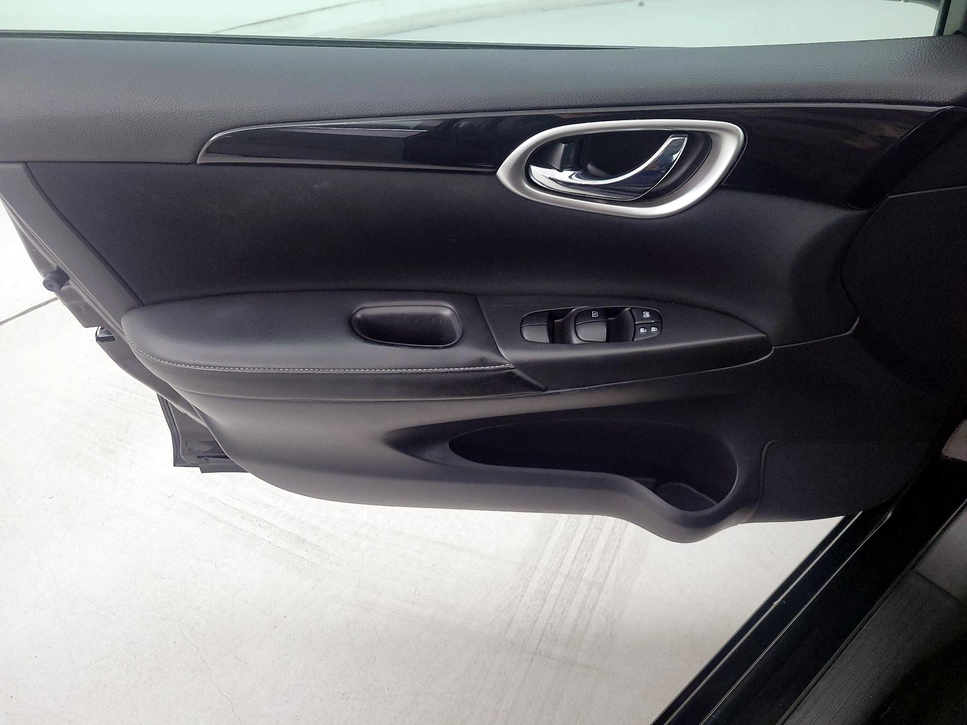 Thumbnail: 2019 Nissan Sentra - 12