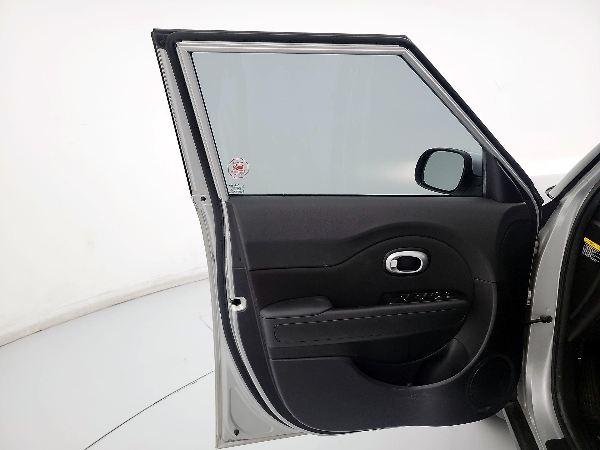 Thumbnail: 2015 Kia Soul - 12