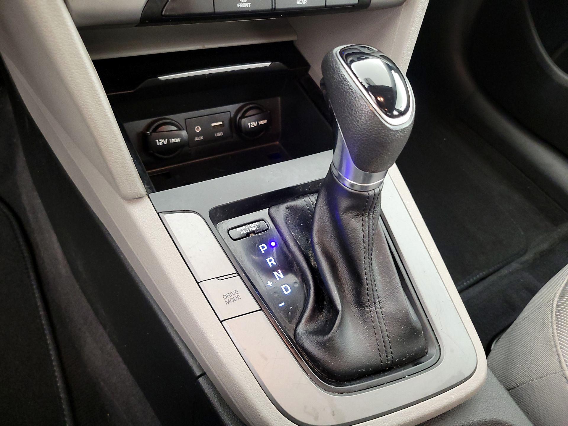 Thumbnail: 2018 Hyundai Elantra - 17