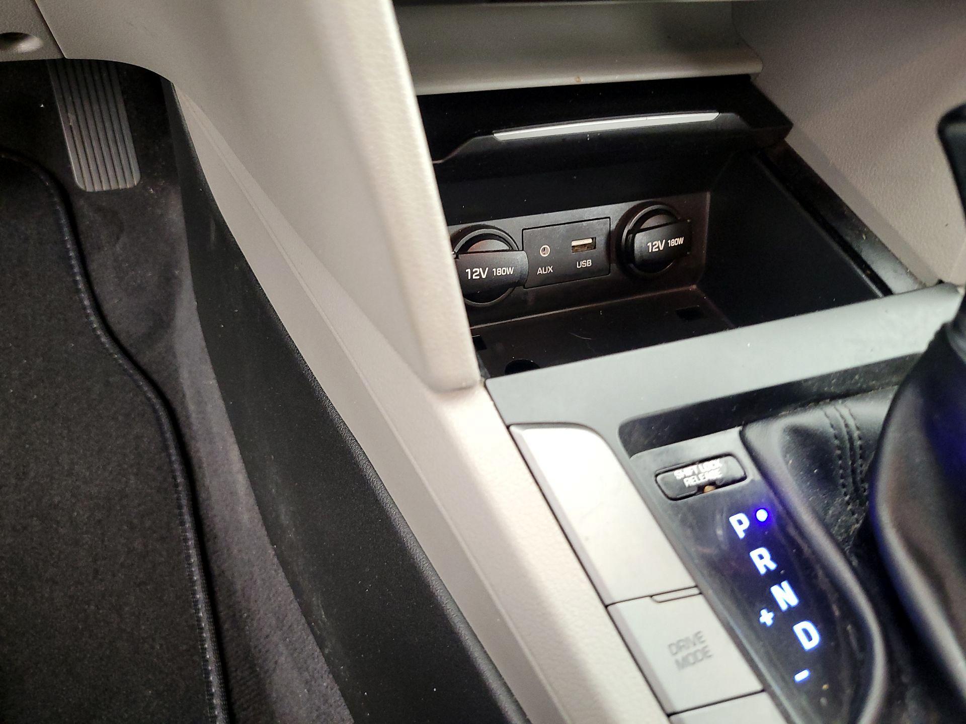 Thumbnail: 2018 Hyundai Elantra - 18