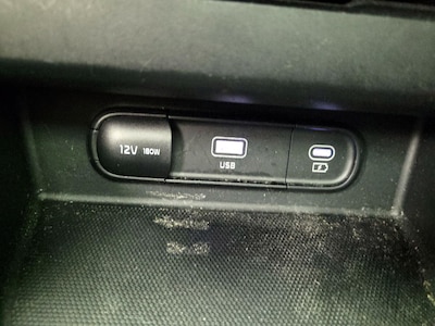 USB/AUX Ports