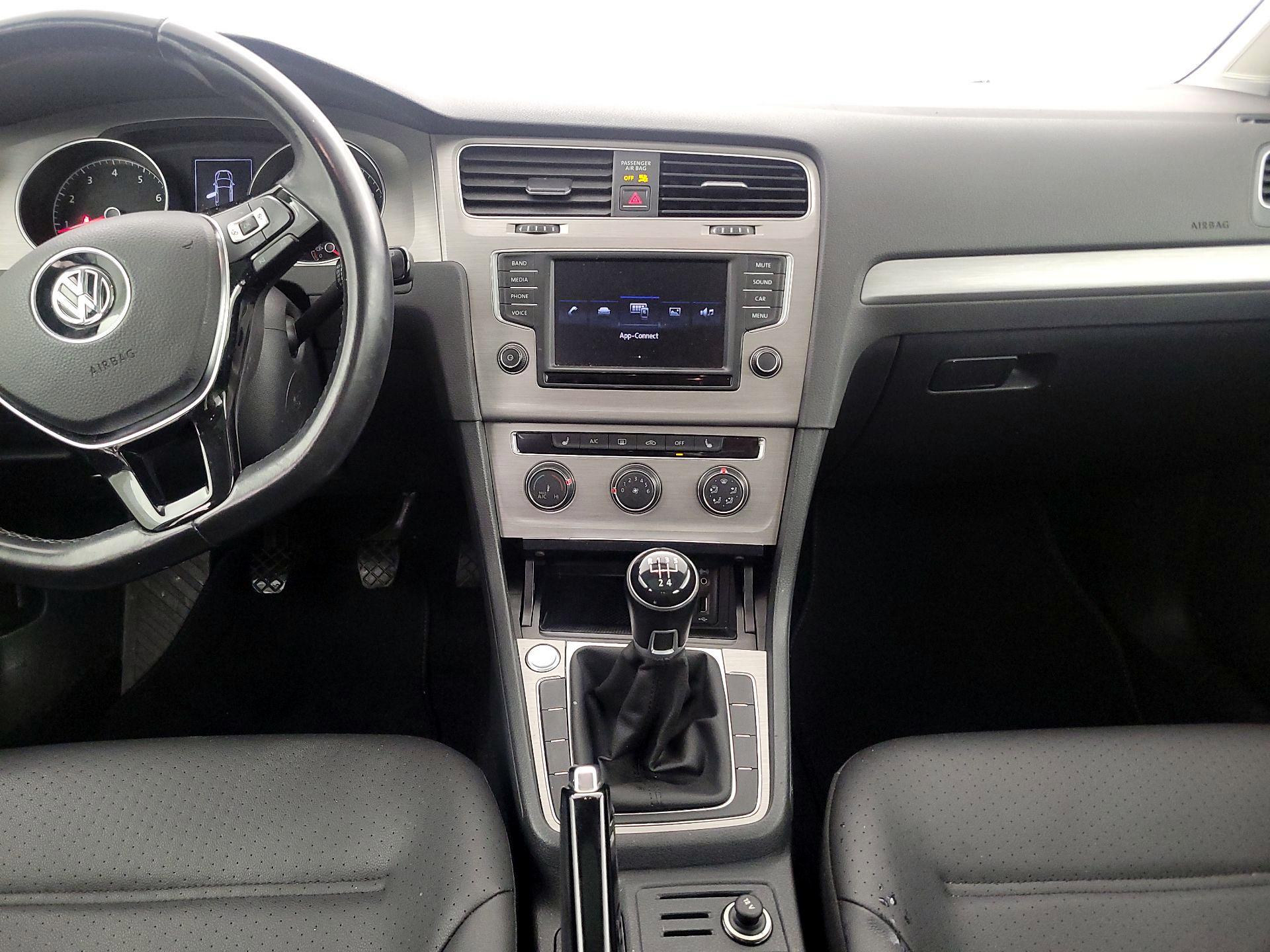 Thumbnail: 2017 Volkswagen Golf - 9