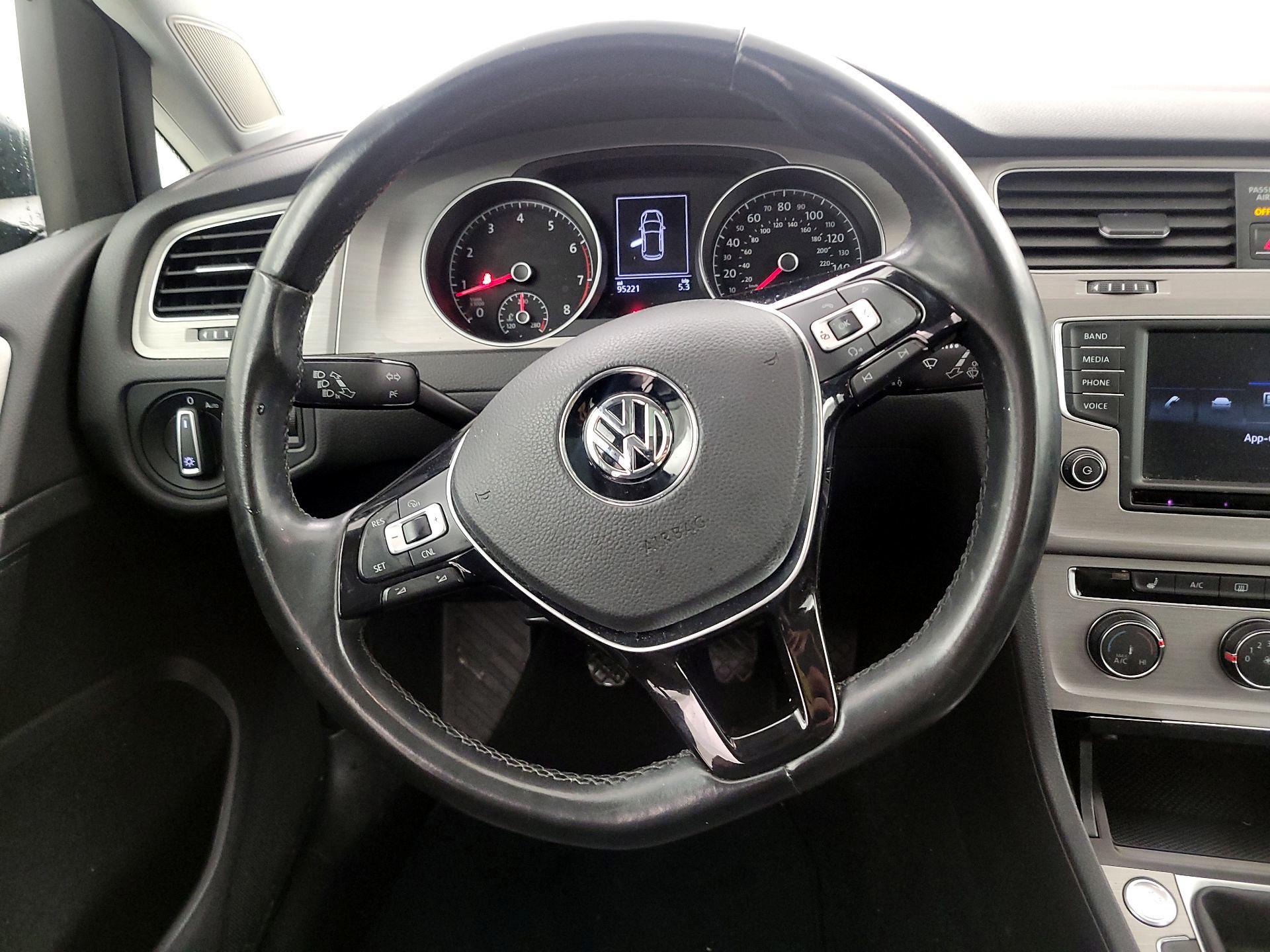 Thumbnail: 2017 Volkswagen Golf - 10