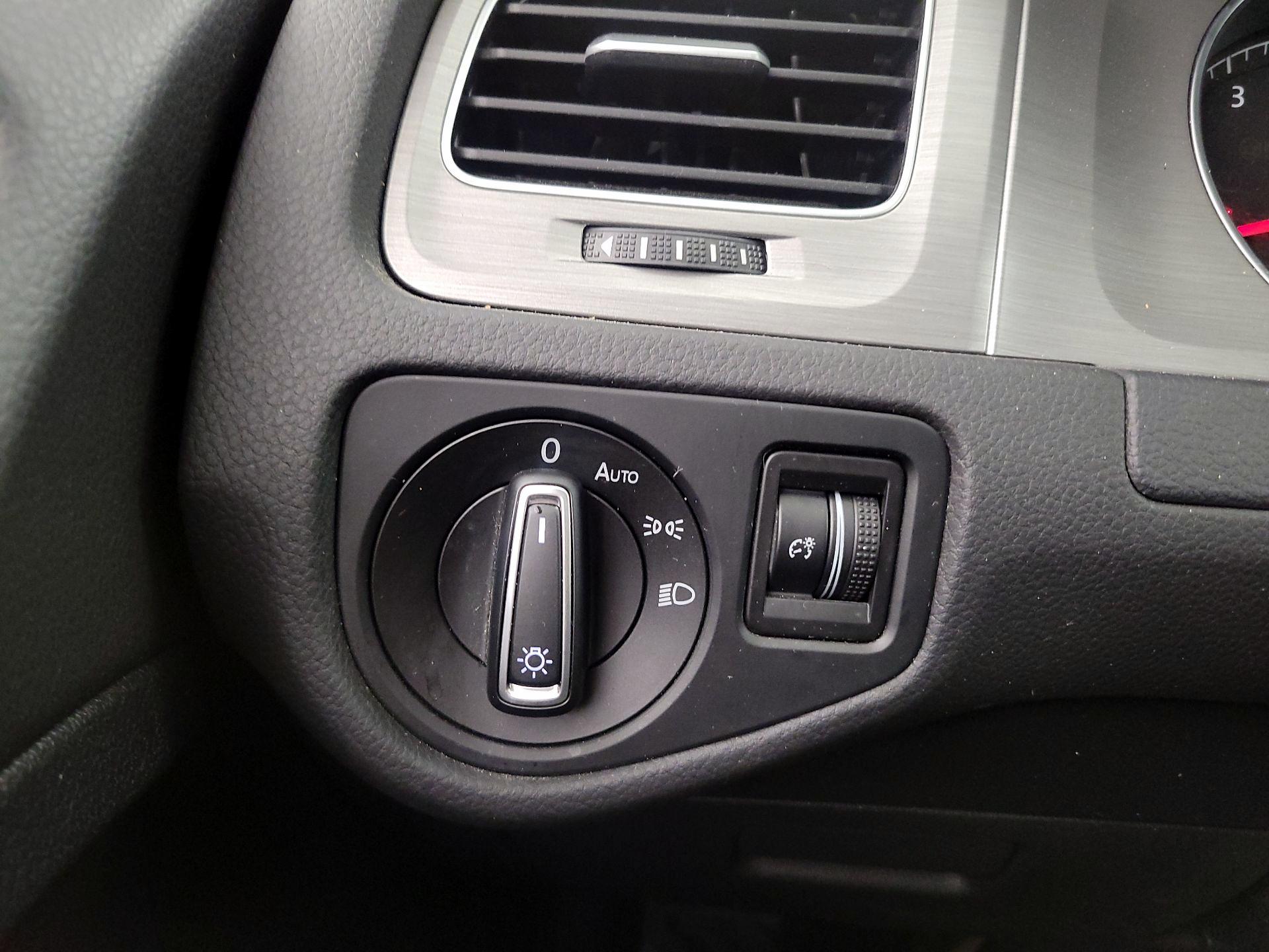 Thumbnail: 2017 Volkswagen Golf - 13