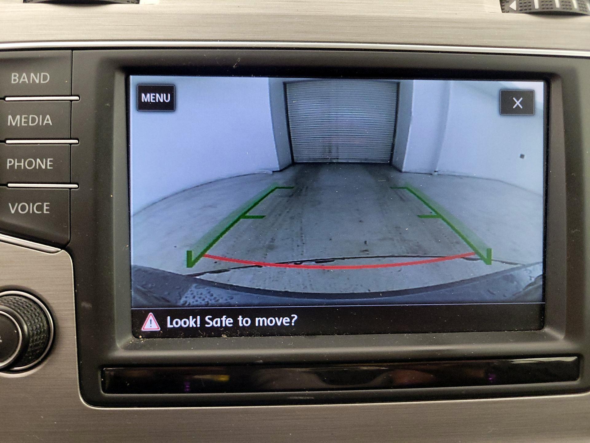 Thumbnail: 2017 Volkswagen Golf - 14