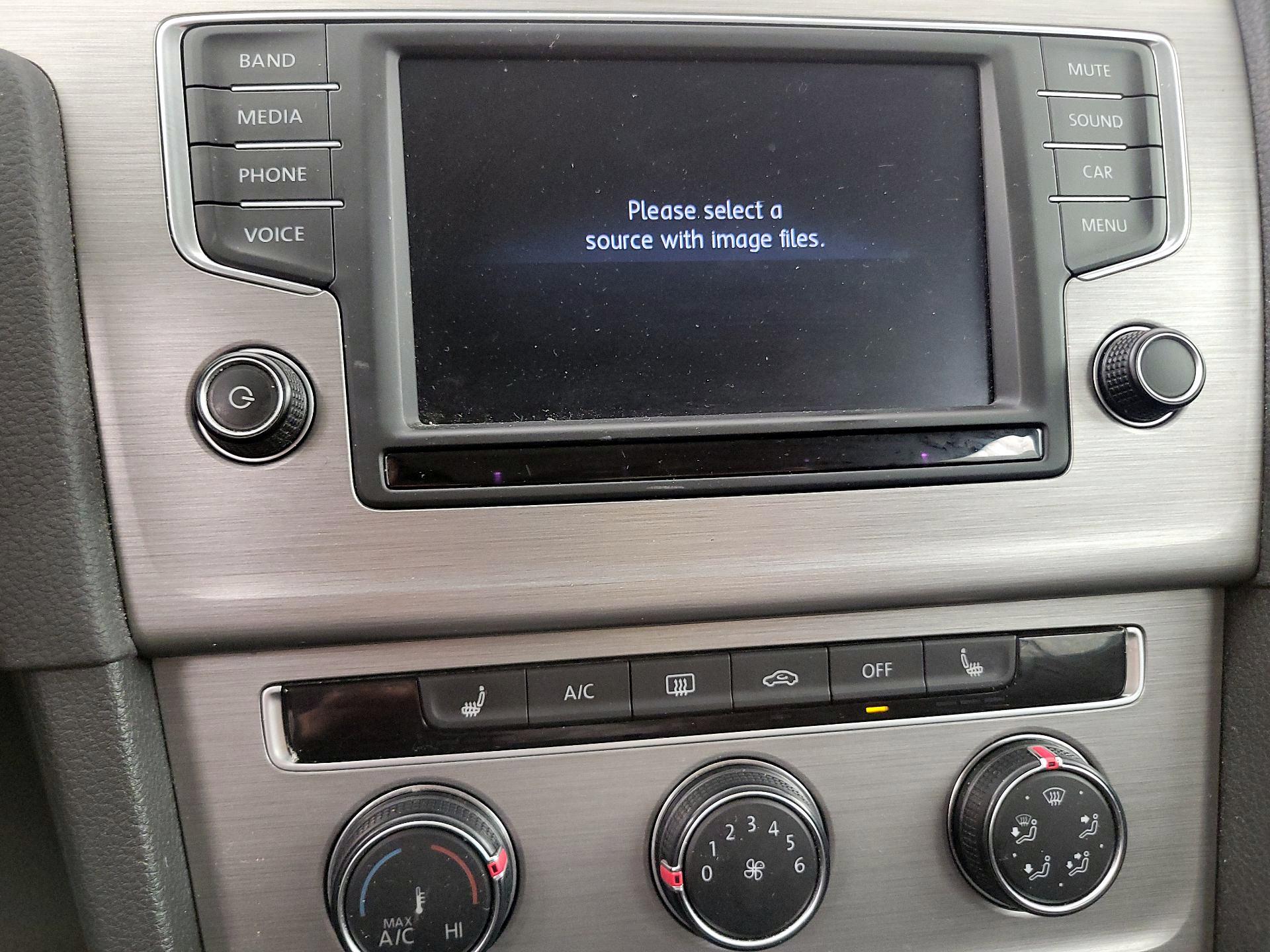 Thumbnail: 2017 Volkswagen Golf - 15