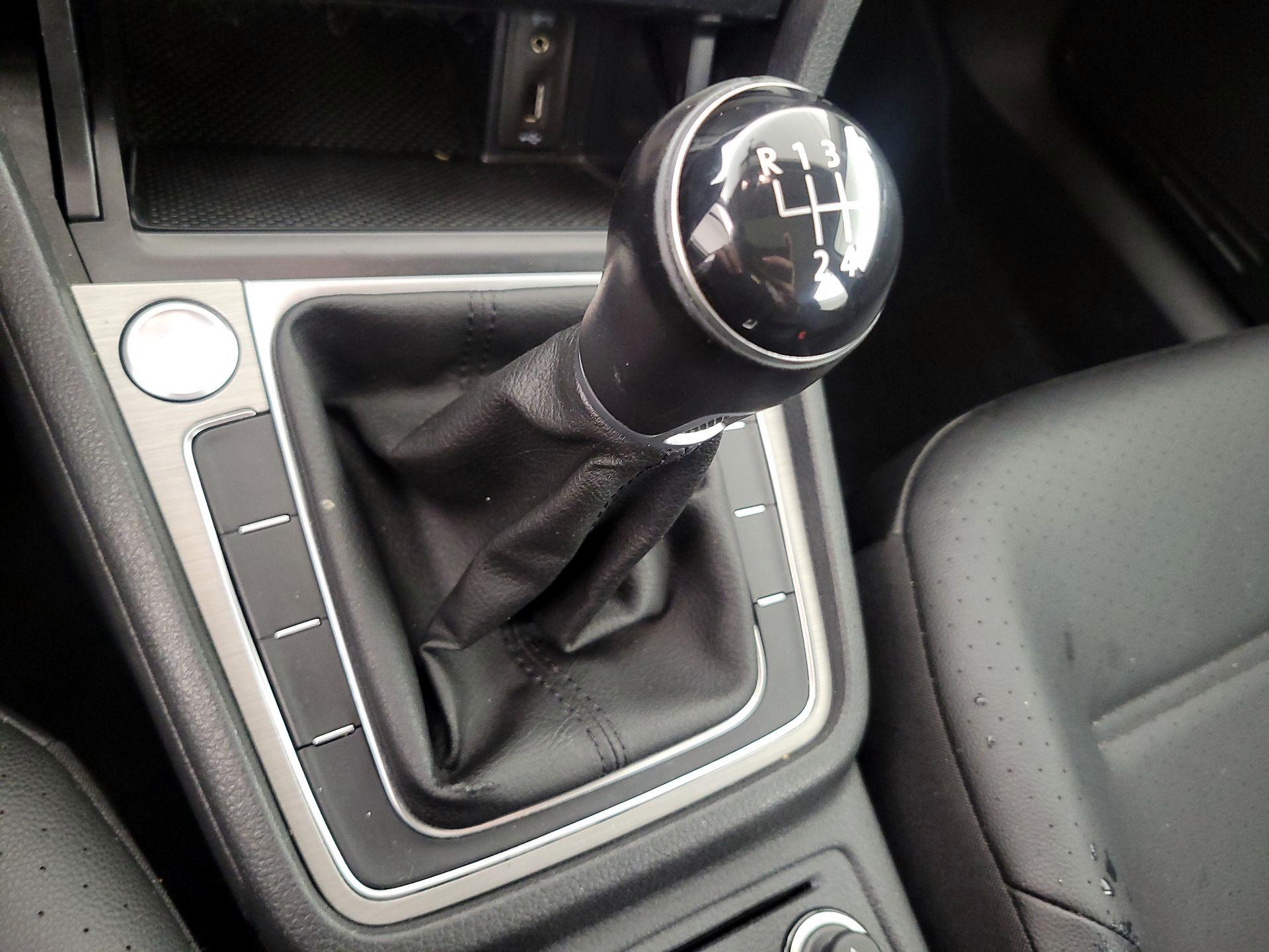 Thumbnail: 2017 Volkswagen Golf - 17