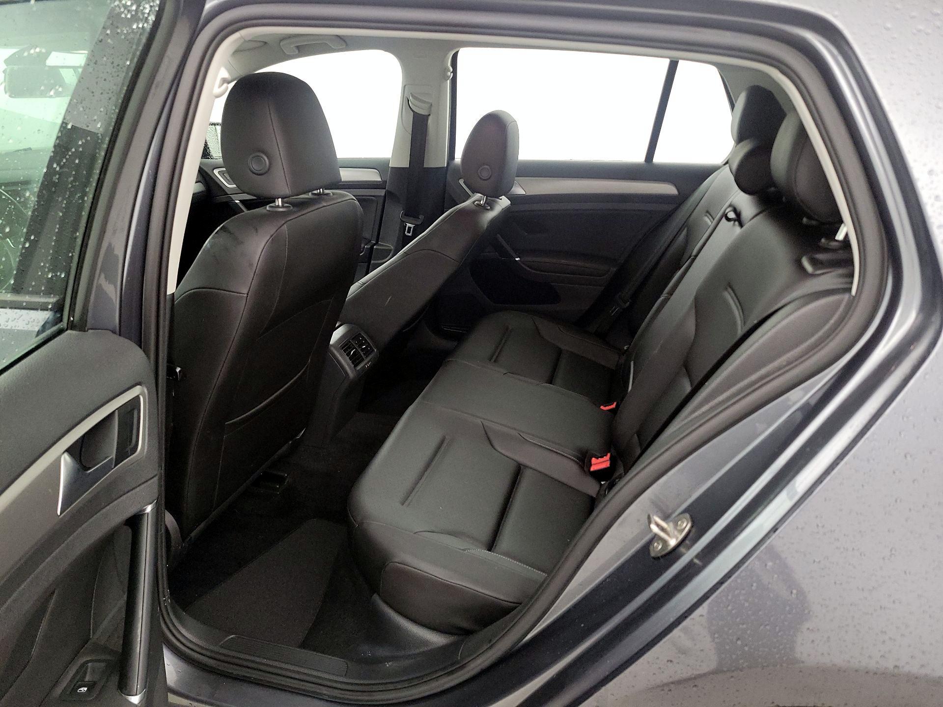 Thumbnail: 2017 Volkswagen Golf - 20