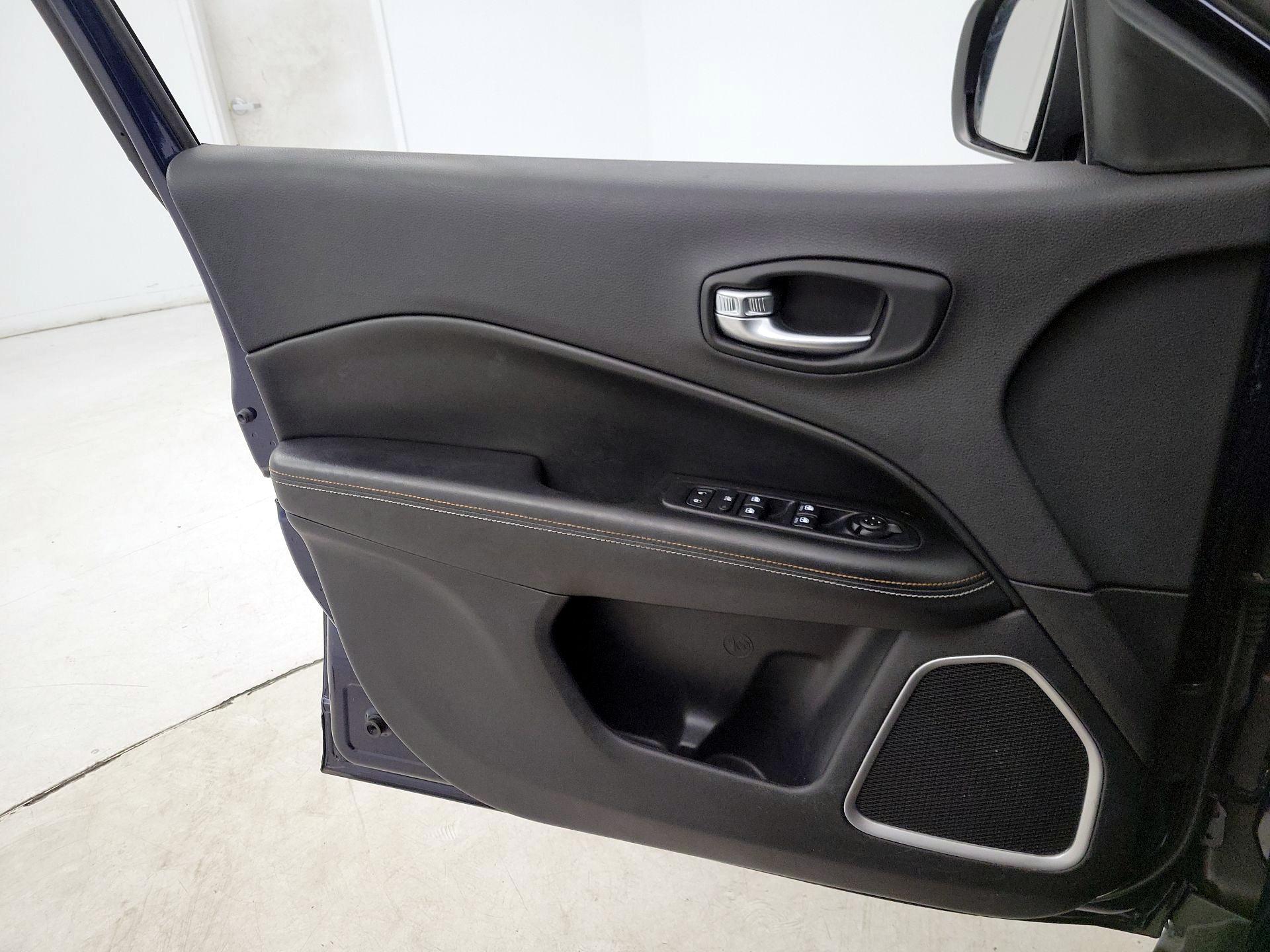 Thumbnail: 2021 Jeep Compass - 12