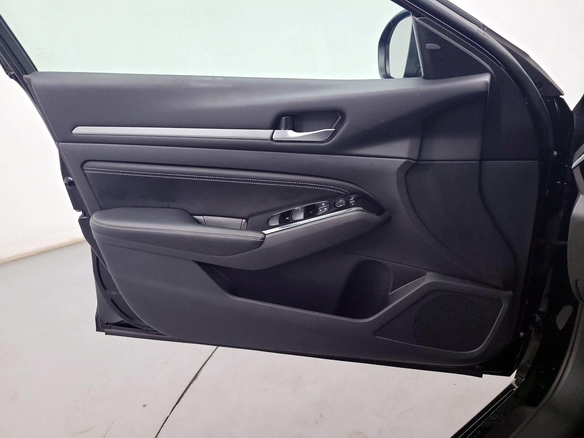 Thumbnail: 2023 Nissan Altima - 10