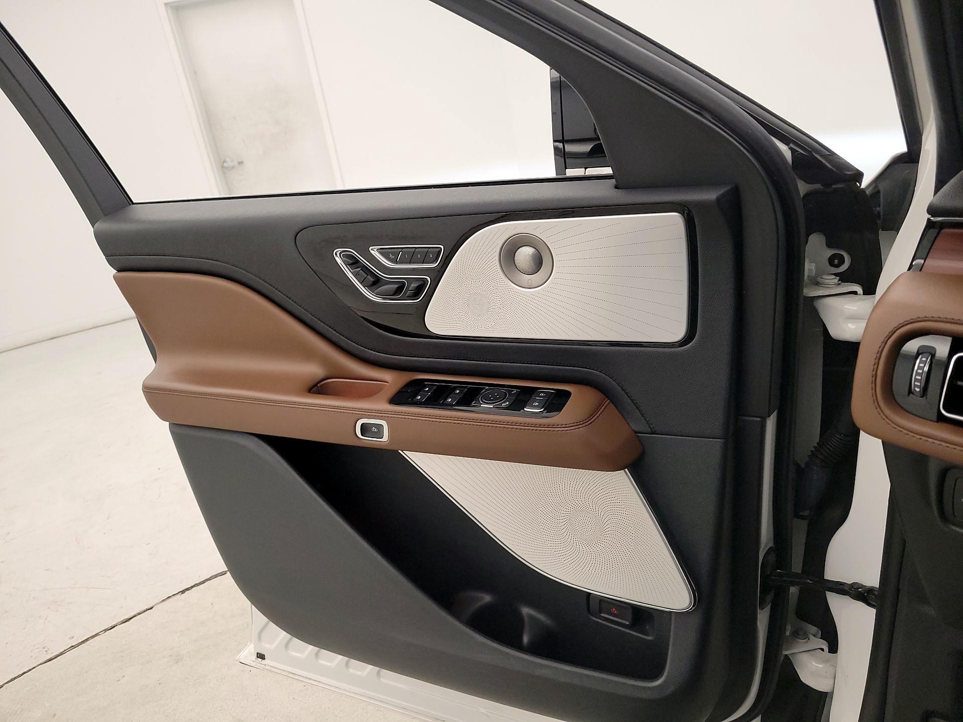 Thumbnail: 2023 Lincoln Aviator - 12