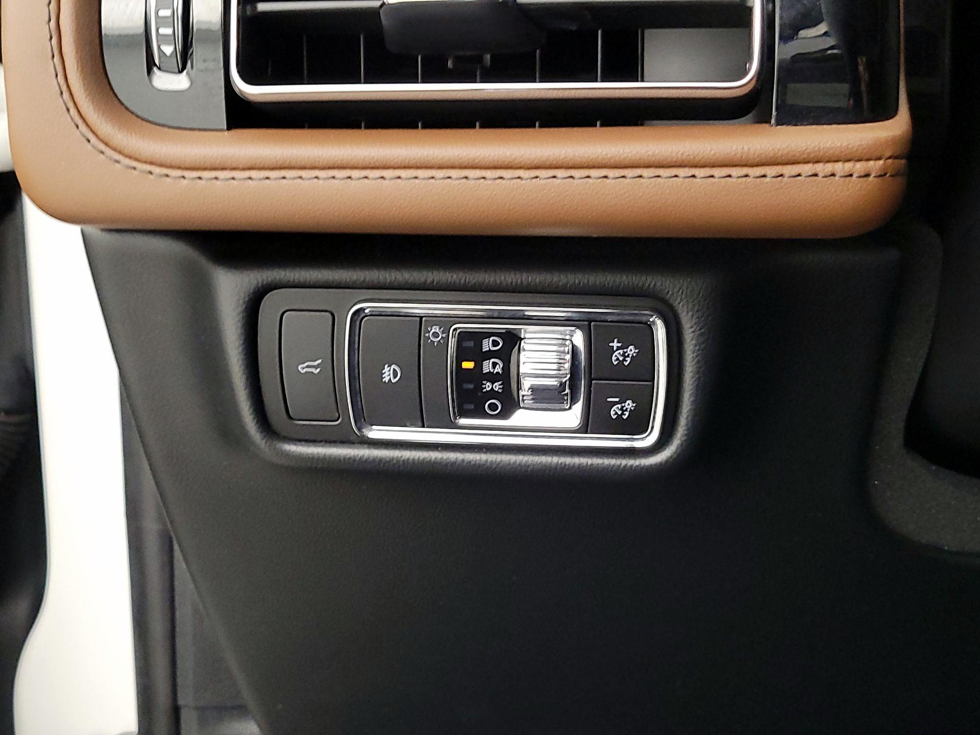 Thumbnail: 2023 Lincoln Aviator - 13