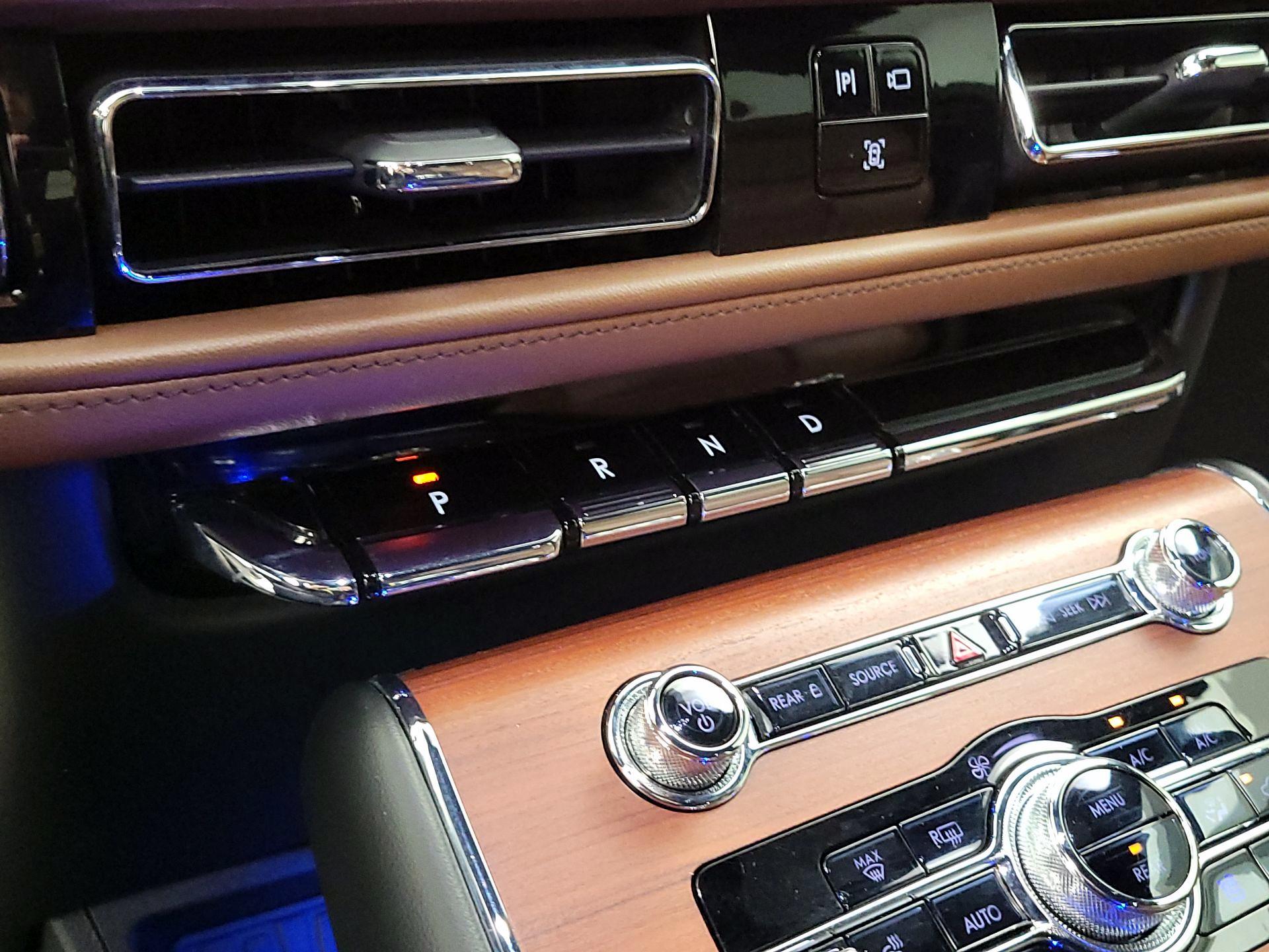 Thumbnail: 2023 Lincoln Aviator - 17