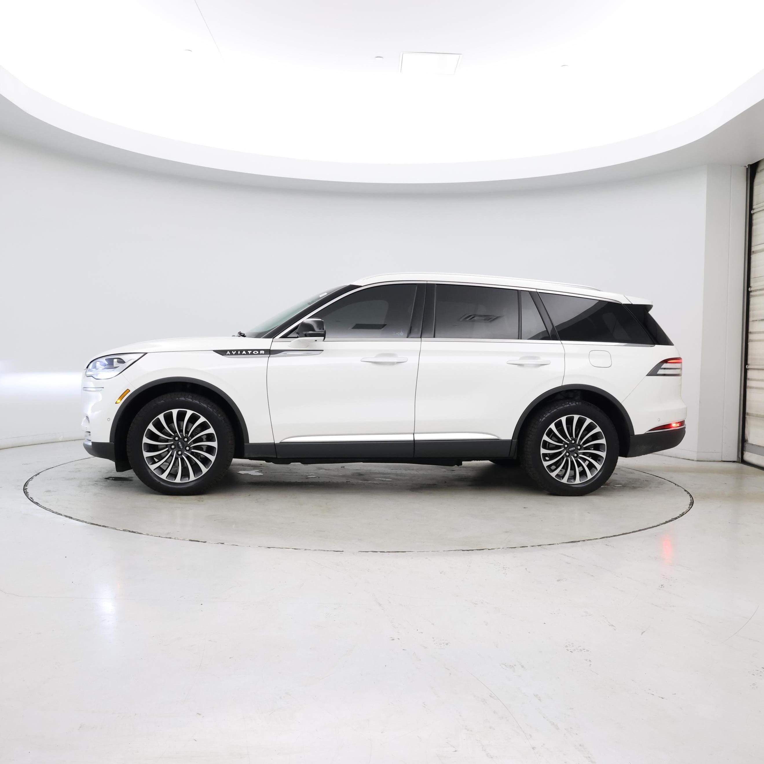 Thumbnail: 2023 Lincoln Aviator - 3