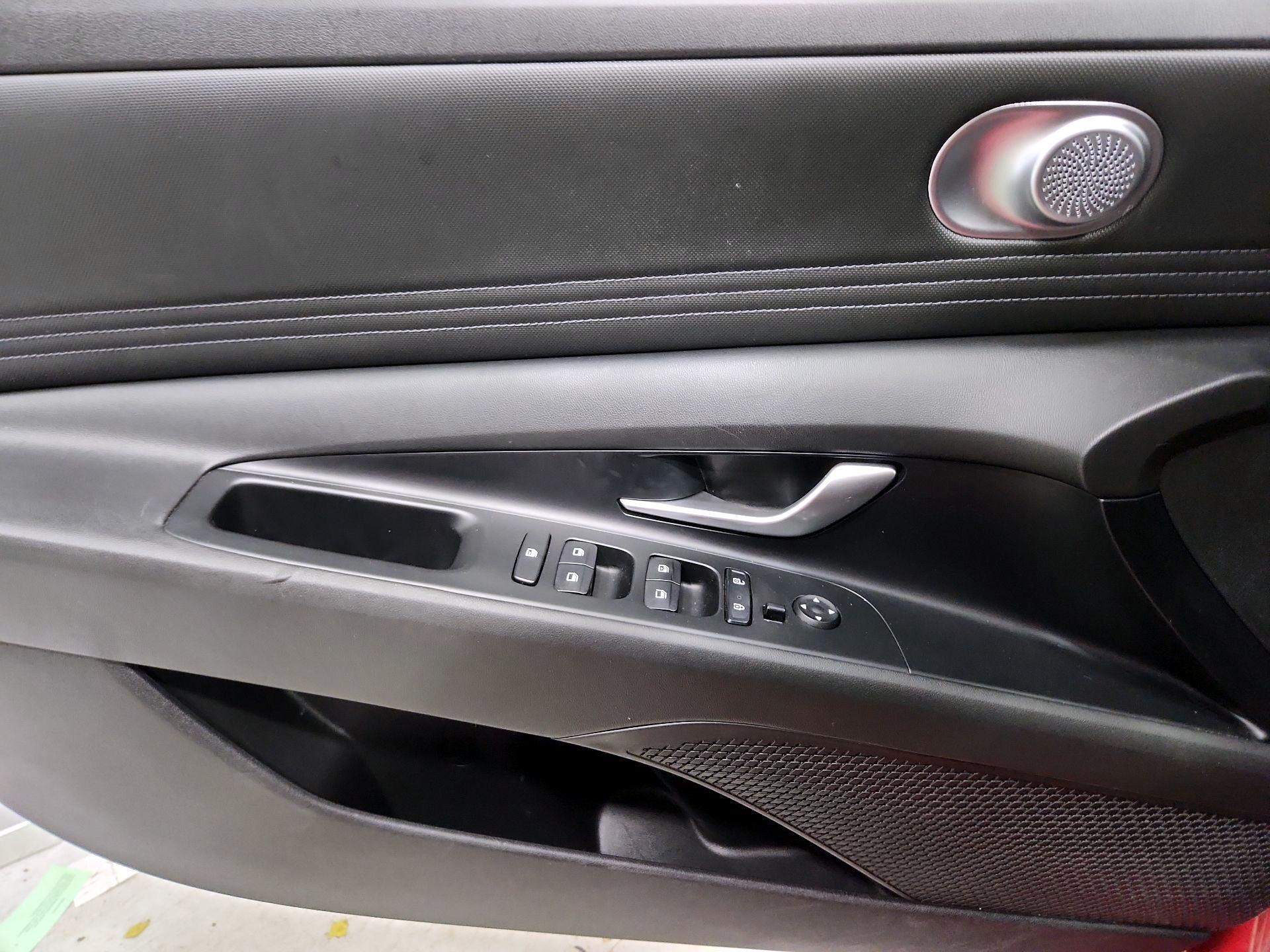 Thumbnail: 2022 Hyundai Elantra - 12