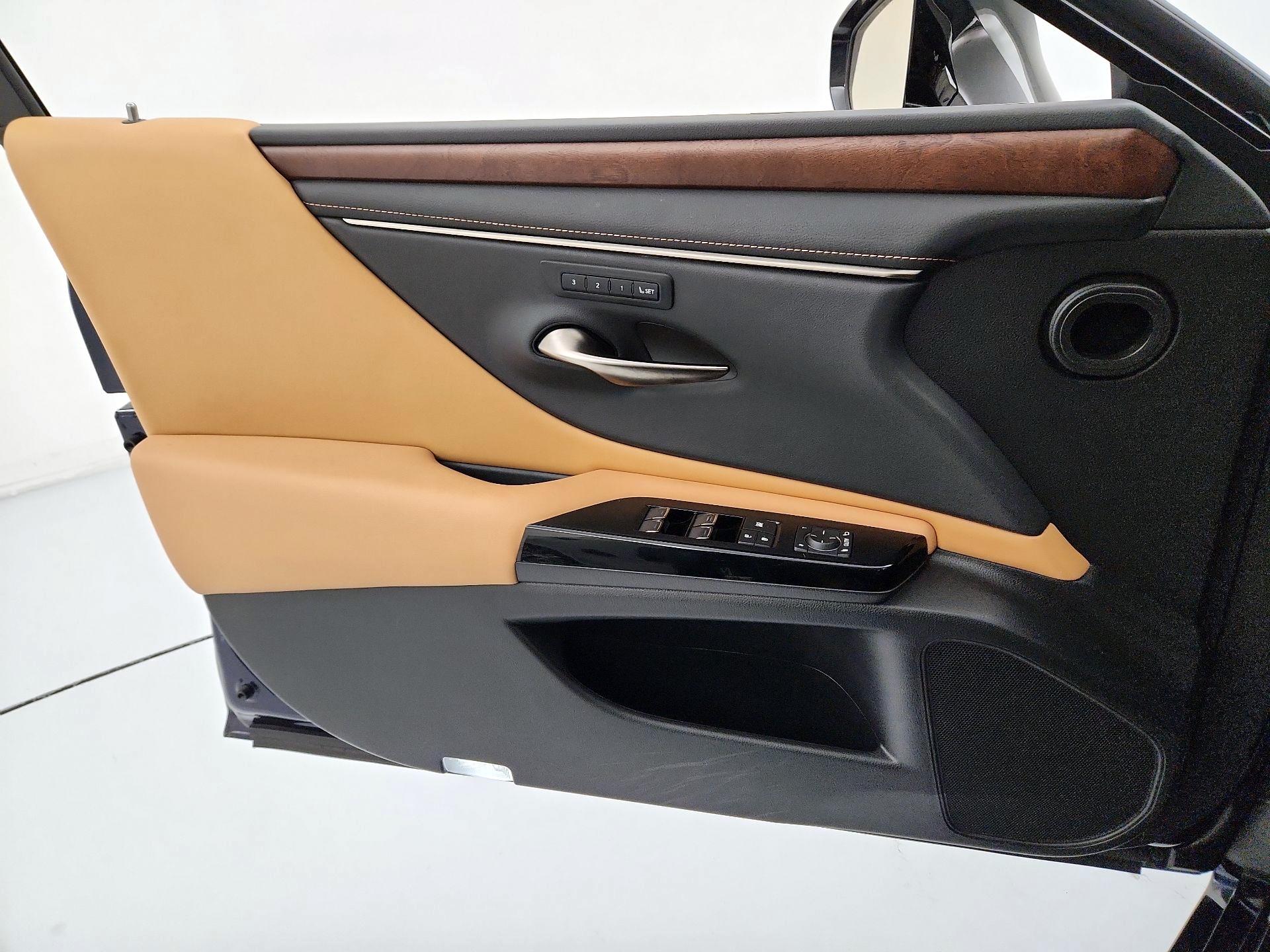 Thumbnail: 2022 Lexus ES - 12