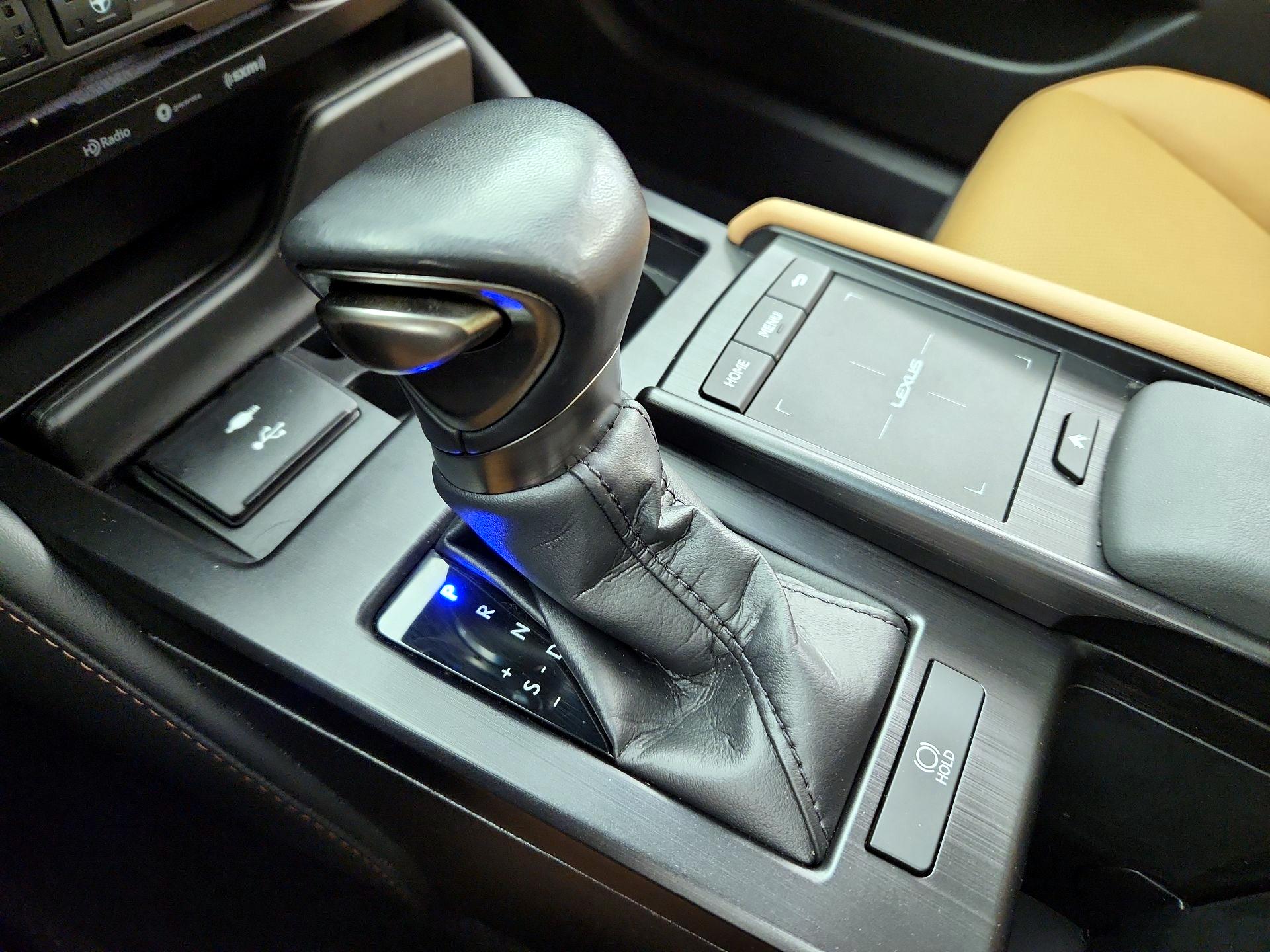 Thumbnail: 2022 Lexus ES - 17