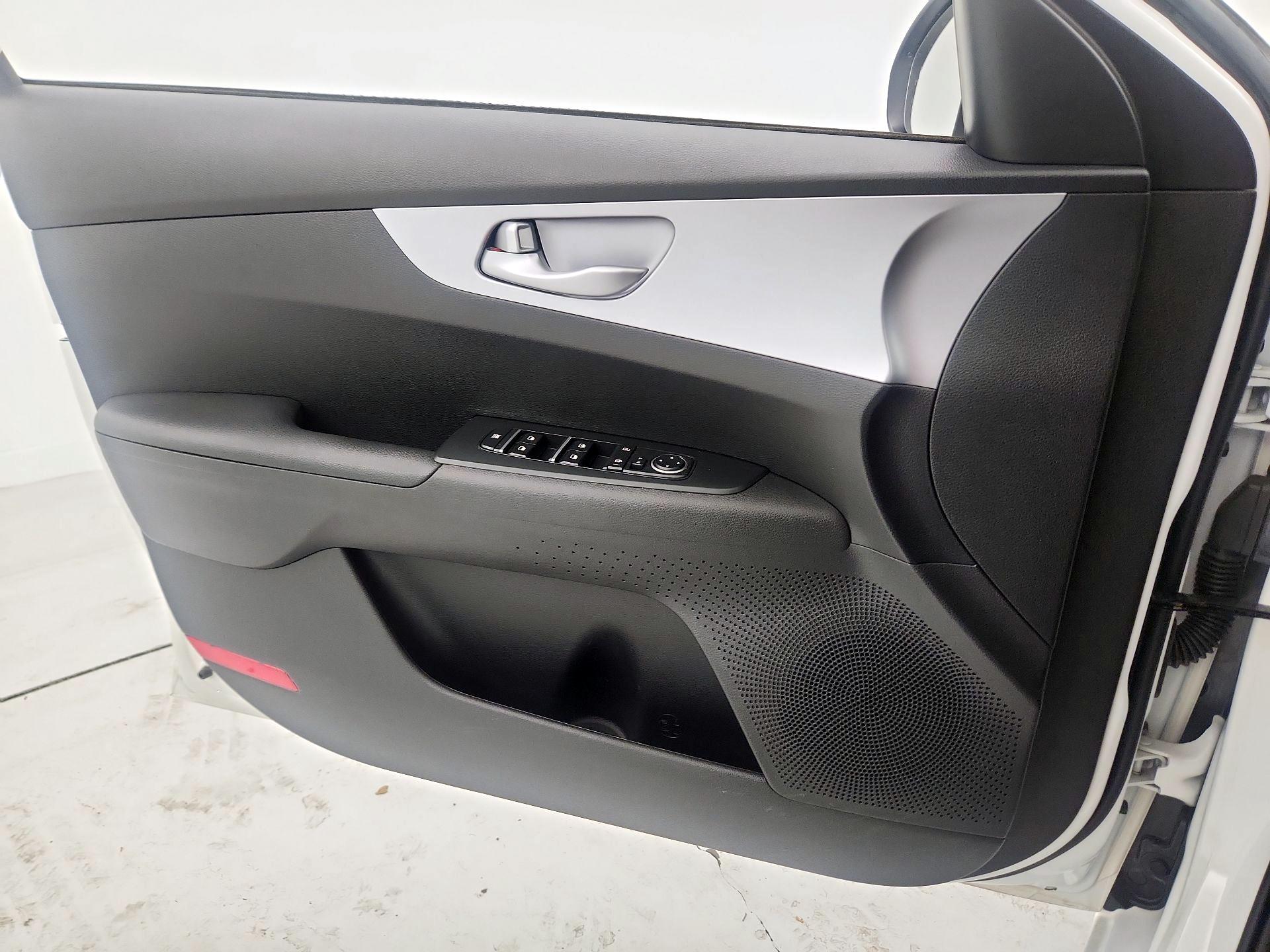 Thumbnail: 2023 Kia Forte - 12