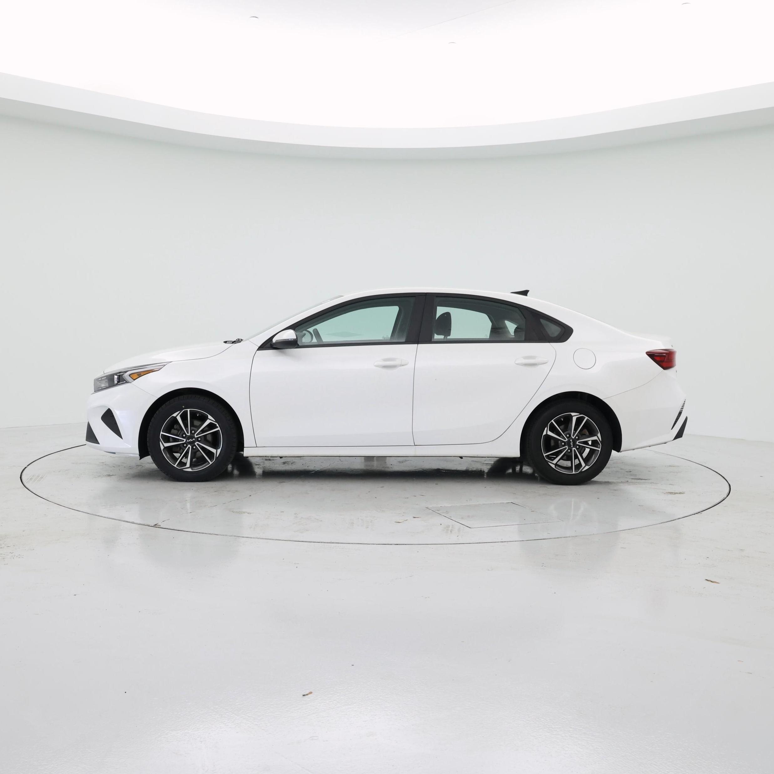 Thumbnail: 2023 Kia Forte - 3