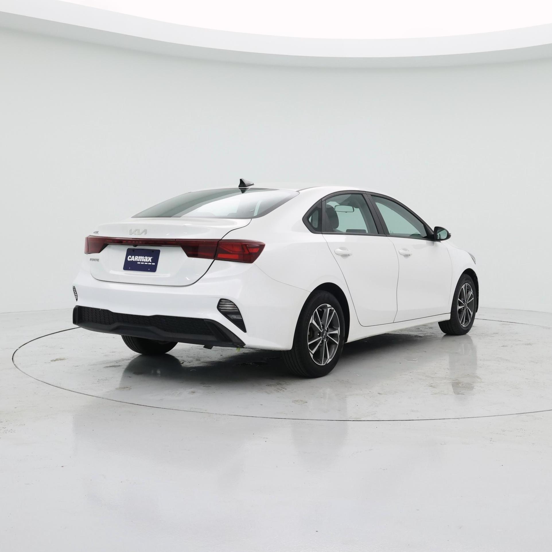 Thumbnail: 2023 Kia Forte - 8