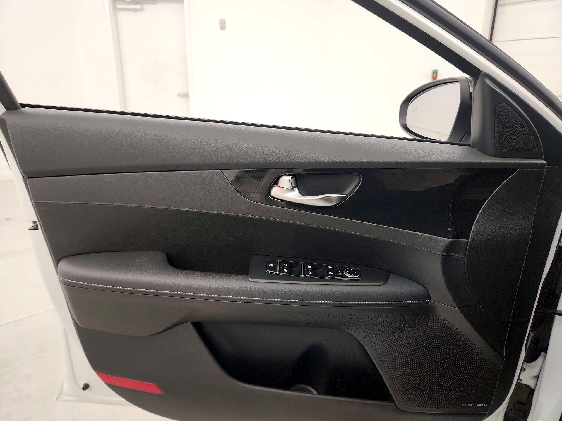 Thumbnail: 2023 Kia Forte - 12