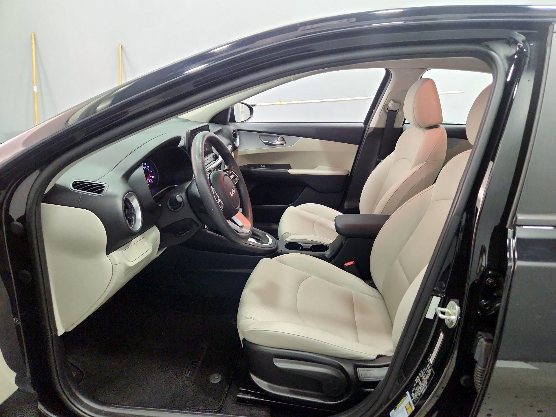 Thumbnail: 2023 Kia Forte - 11