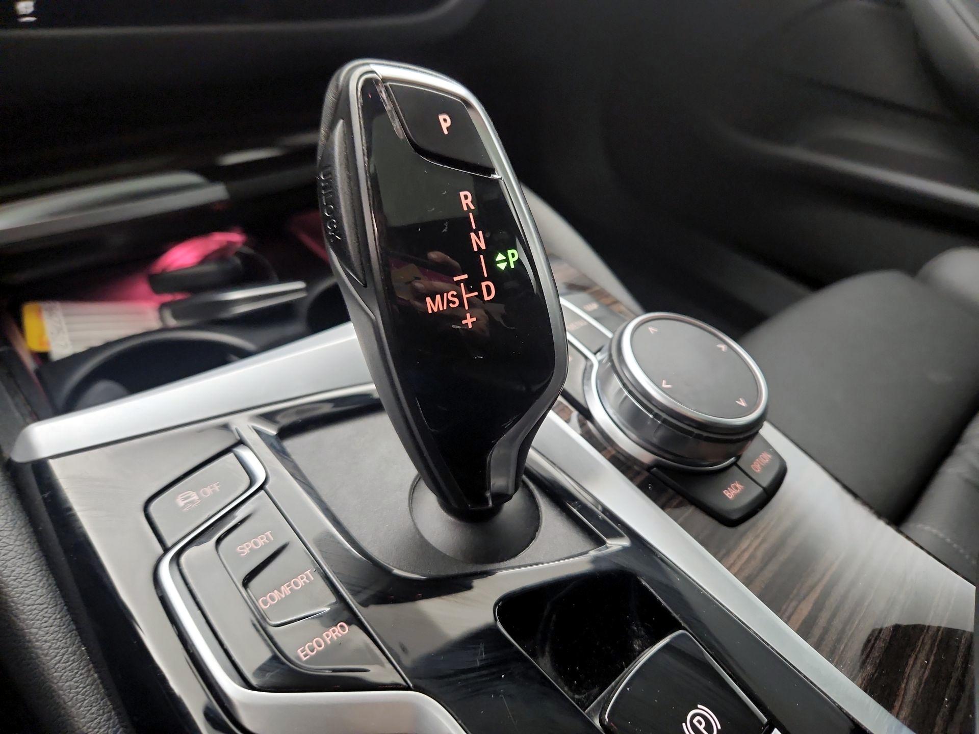 Thumbnail: 2023 BMW 5 Series - 18