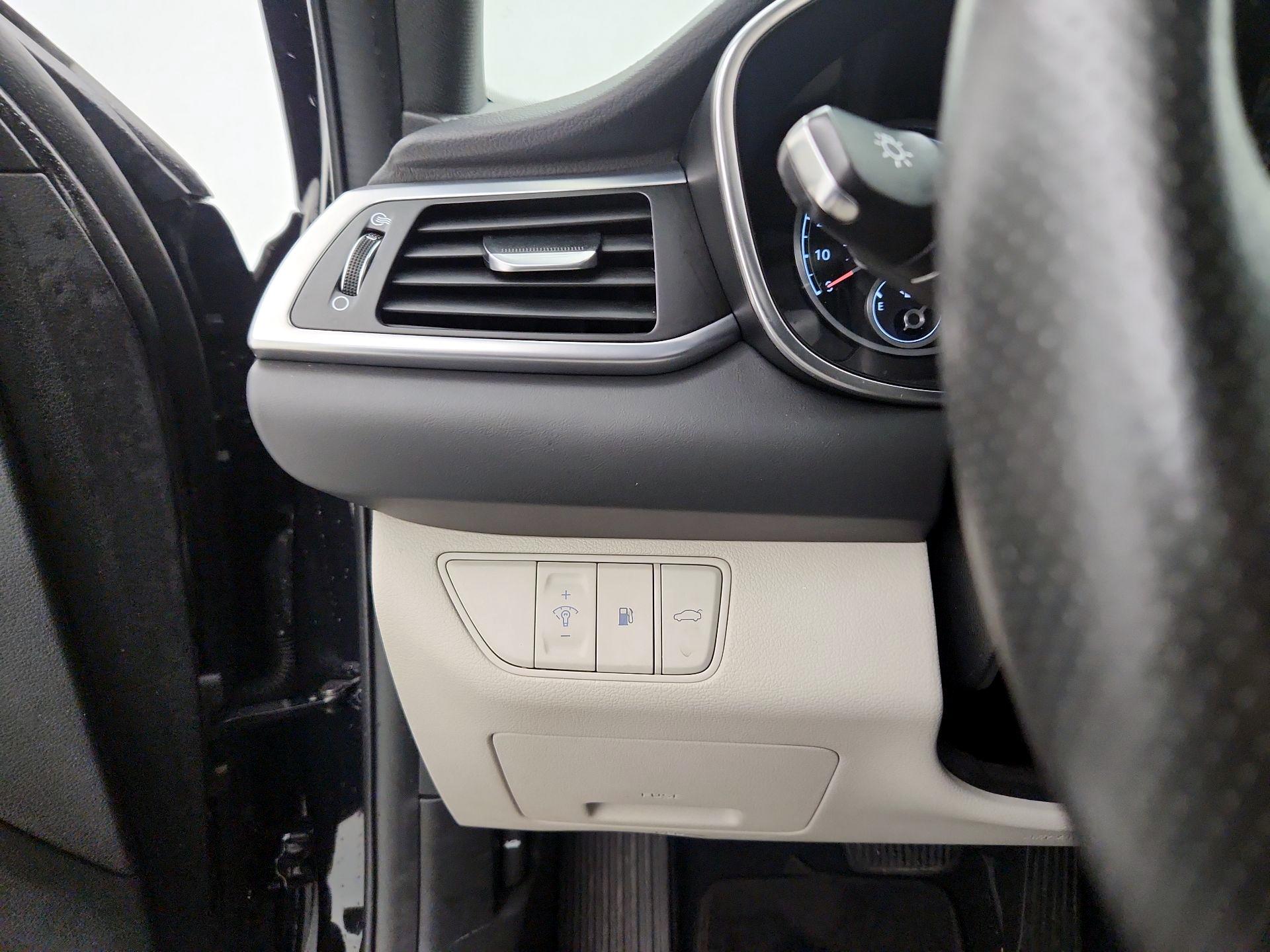 Thumbnail: 2022 Genesis G70 - 13