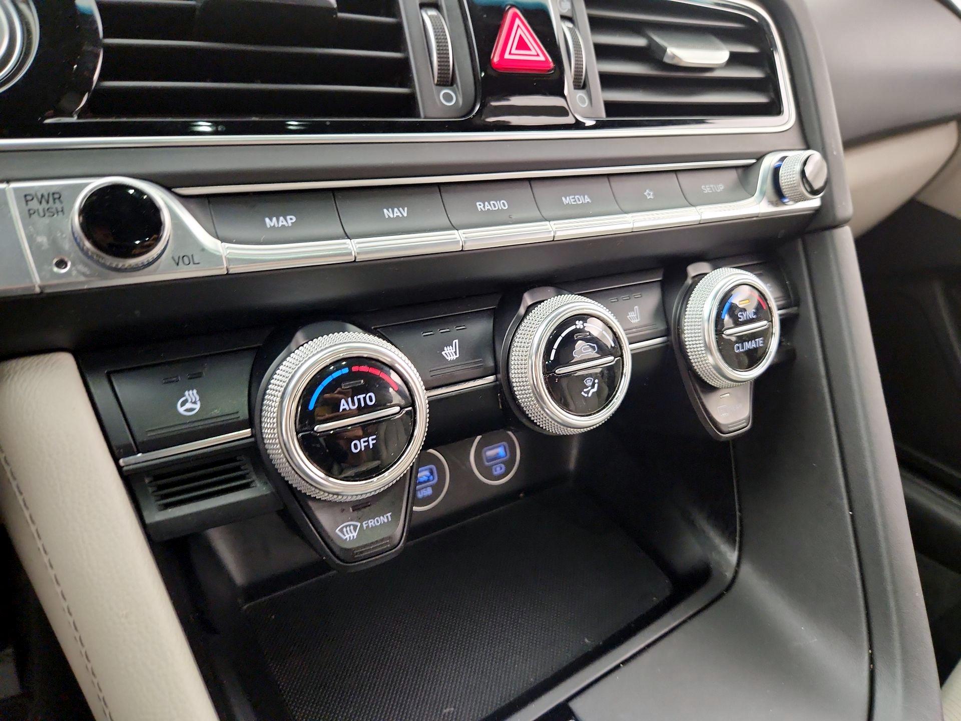 Thumbnail: 2022 Genesis G70 - 17