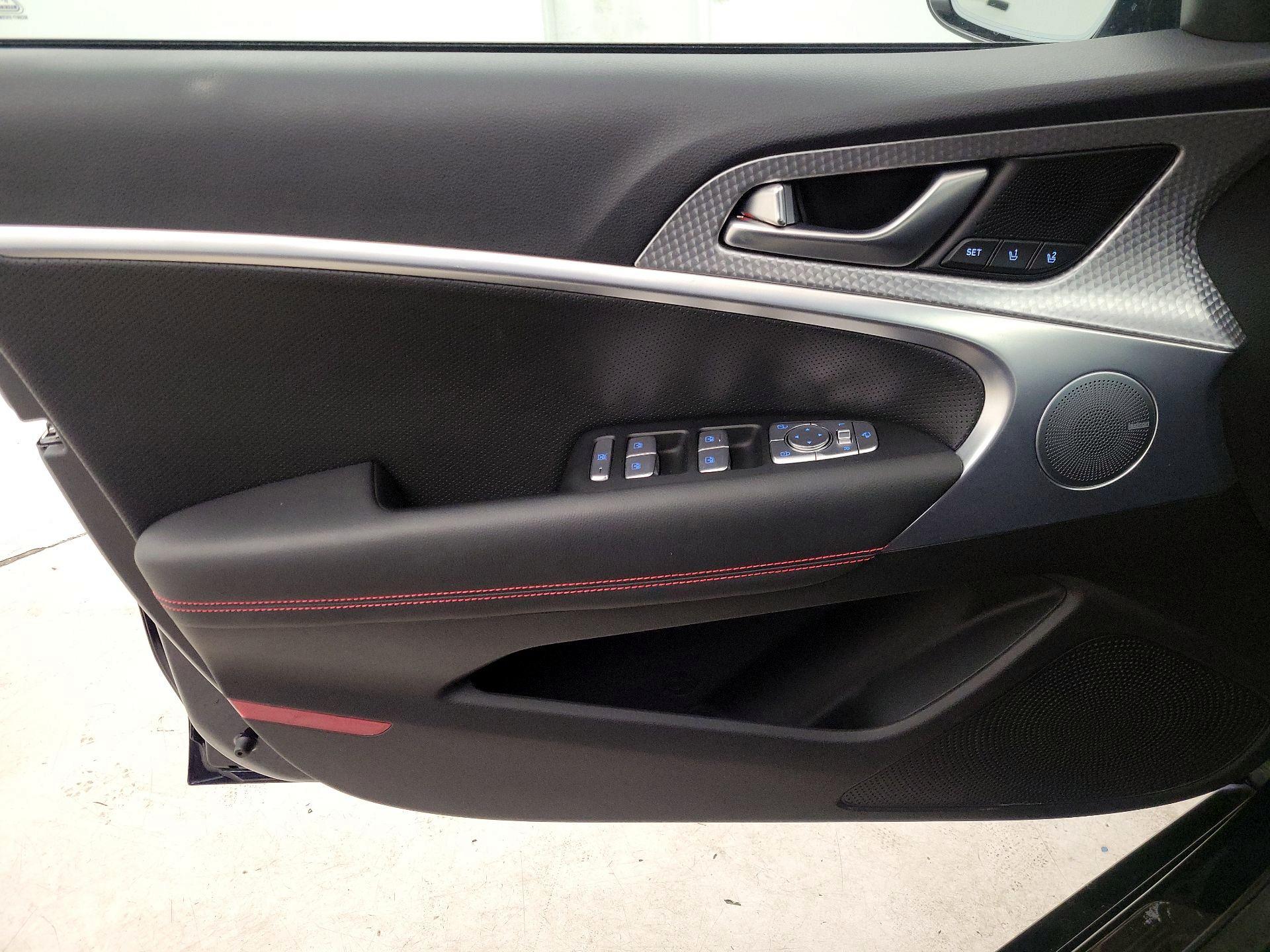 Thumbnail: 2023 Genesis G70 - 12